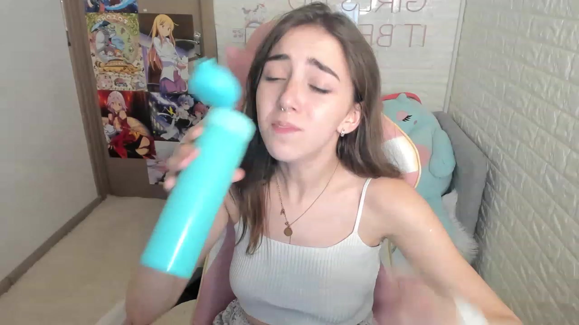 Gallery image thumbnail from ElsaYoung's myfreecams stream on, 12/15/2022, 10:29 image 18 of 20