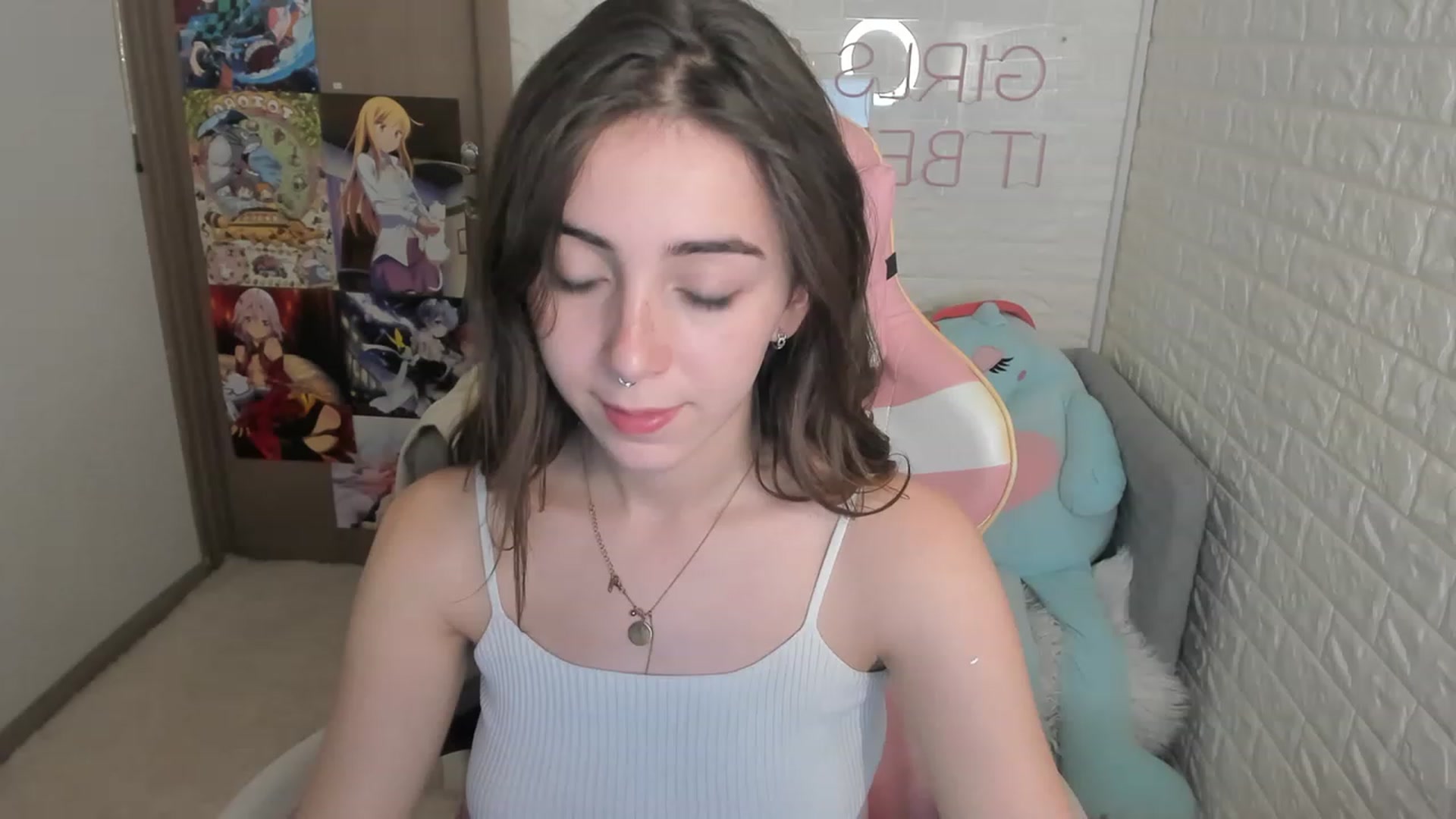 Gallery image thumbnail from ElsaYoung's myfreecams stream on, 12/15/2022, 10:29 image 2 of 20
