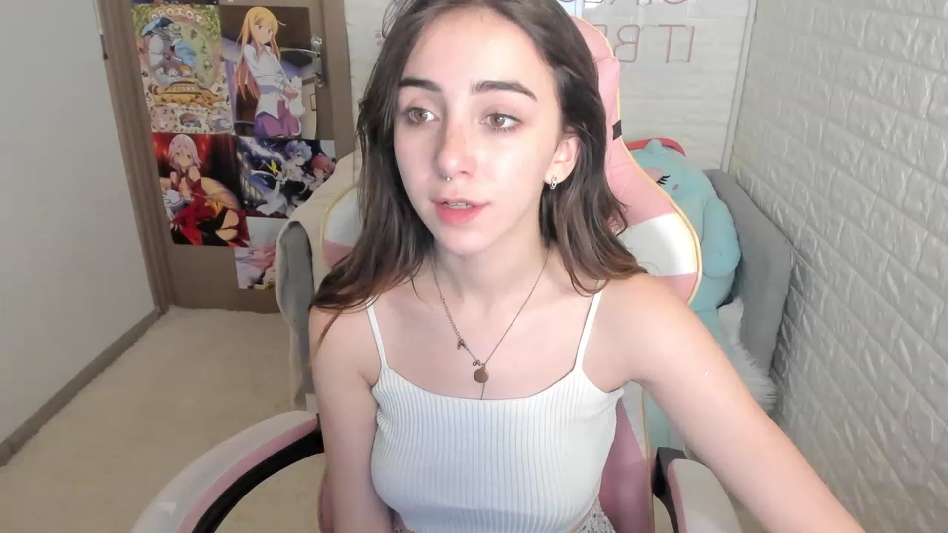 Gallery image thumbnail from ElsaYoung's myfreecams stream on, 12/15/2022, 10:29 image 5 of 20