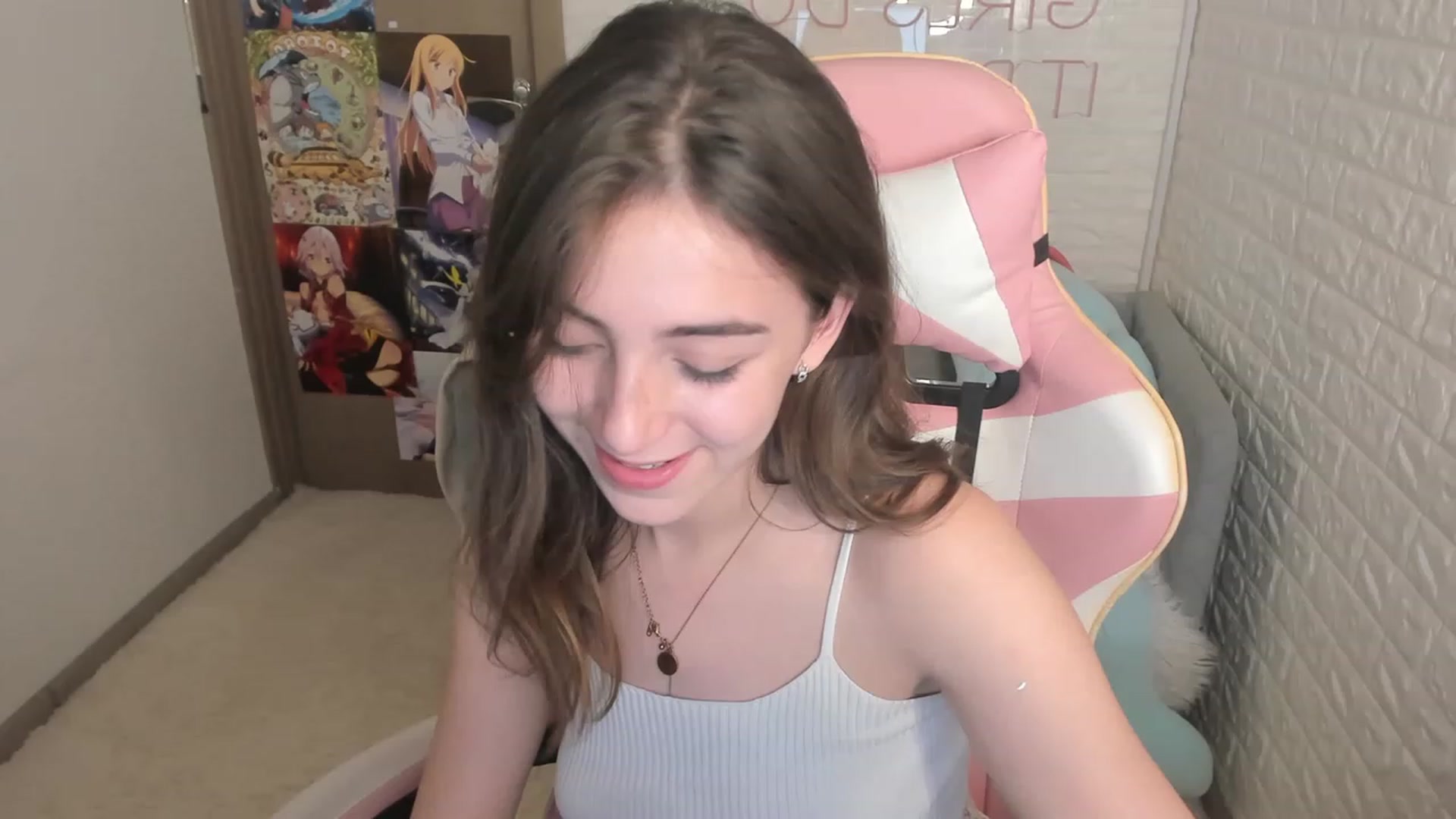 Gallery image thumbnail from ElsaYoung's myfreecams stream on, 12/15/2022, 11:26 image 20 of 20