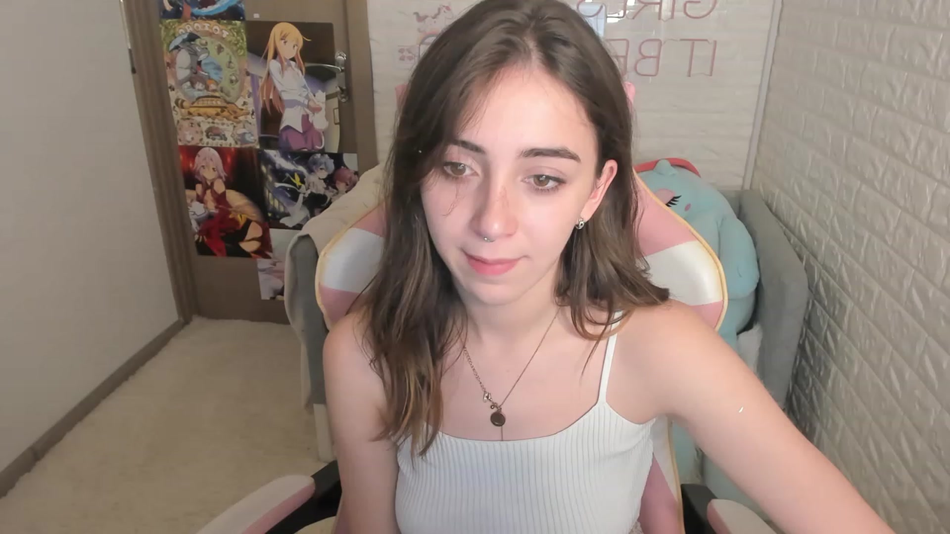 Gallery image thumbnail from ElsaYoung's myfreecams stream on, 12/15/2022, 11:26 image 19 of 20