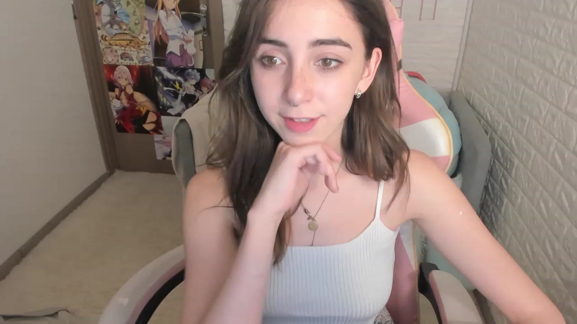 Gallery image thumbnail from ElsaYoung's myfreecams stream on, 12/15/2022, 11:26 image 11 of 20