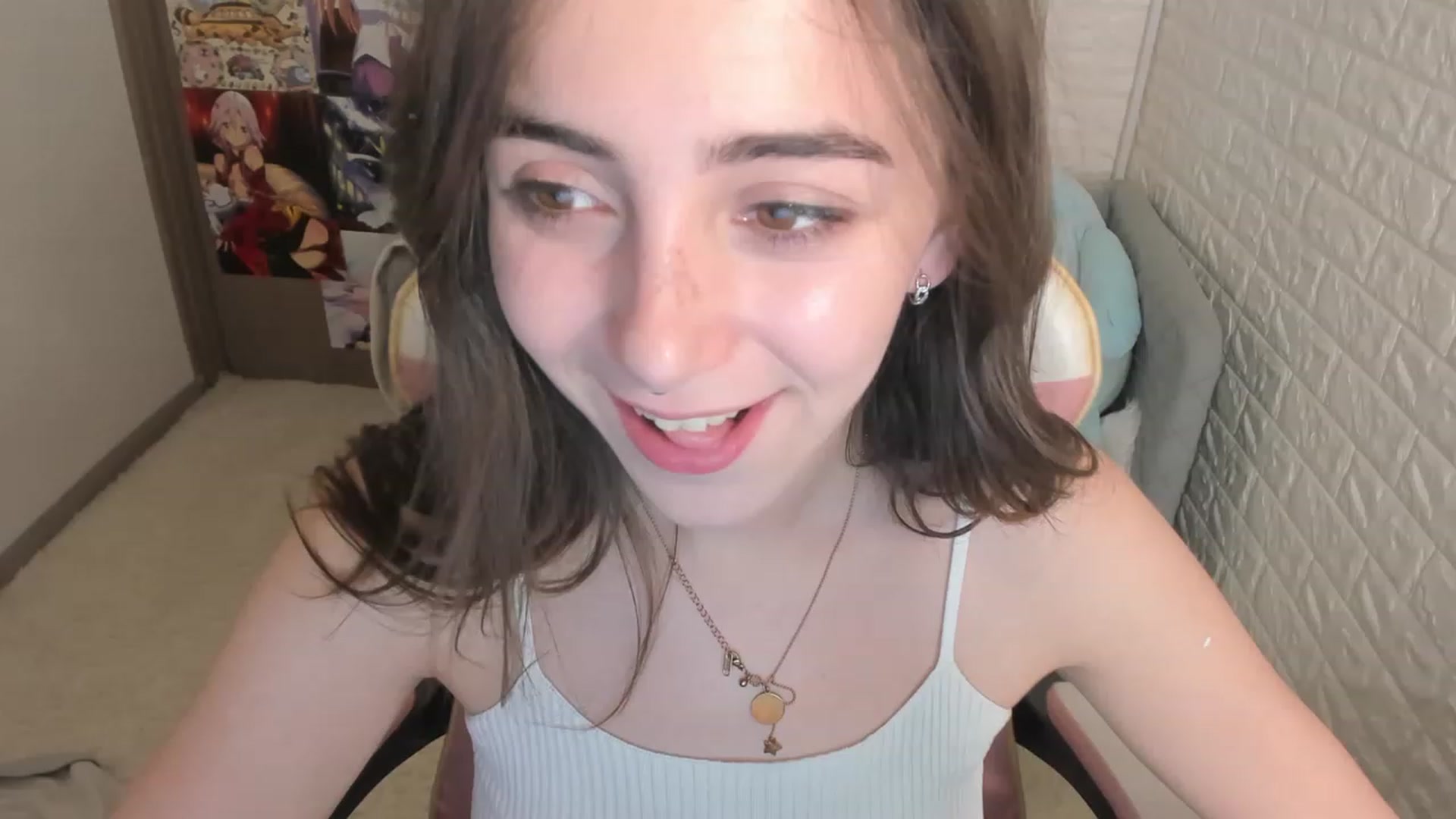 Gallery image thumbnail from ElsaYoung's myfreecams stream on, 12/15/2022, 11:26 image 14 of 20