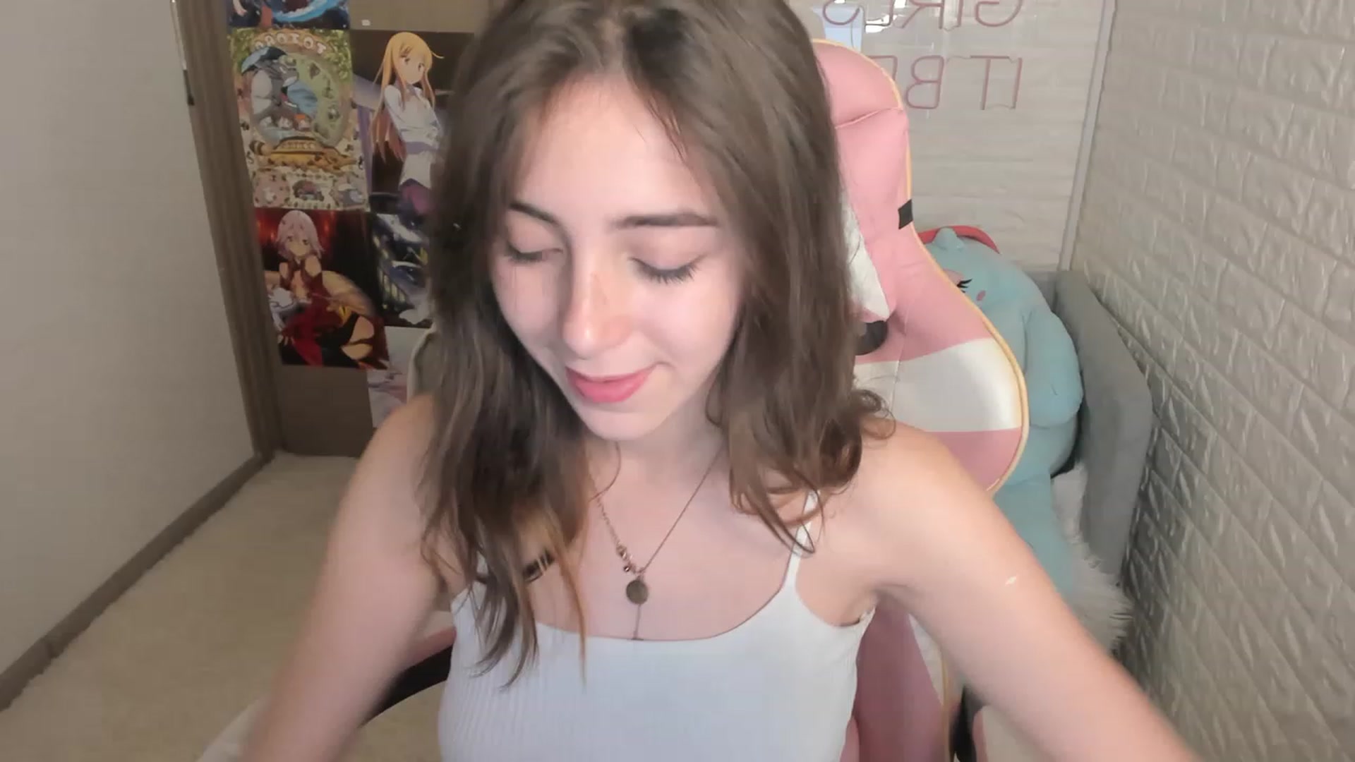 Gallery image thumbnail from ElsaYoung's myfreecams stream on, 12/15/2022, 11:26 image 17 of 20