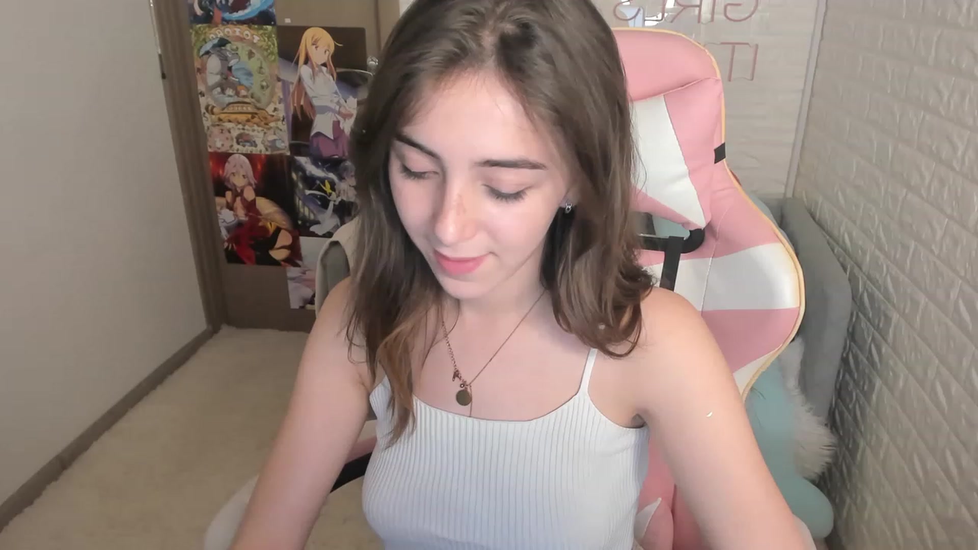 Gallery image thumbnail from ElsaYoung's myfreecams stream on, 12/15/2022, 11:26 image 16 of 20