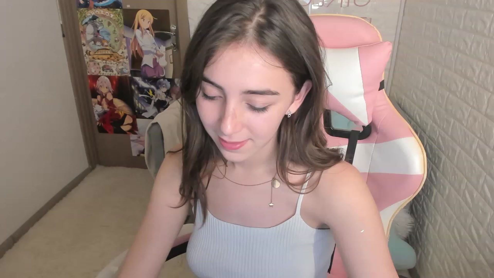 Gallery image thumbnail from ElsaYoung's myfreecams stream on, 12/15/2022, 12:42 image 5 of 20