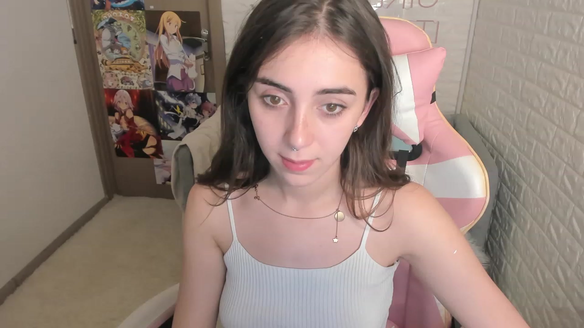 Gallery image thumbnail from ElsaYoung's myfreecams stream on, 12/15/2022, 12:42 image 8 of 20