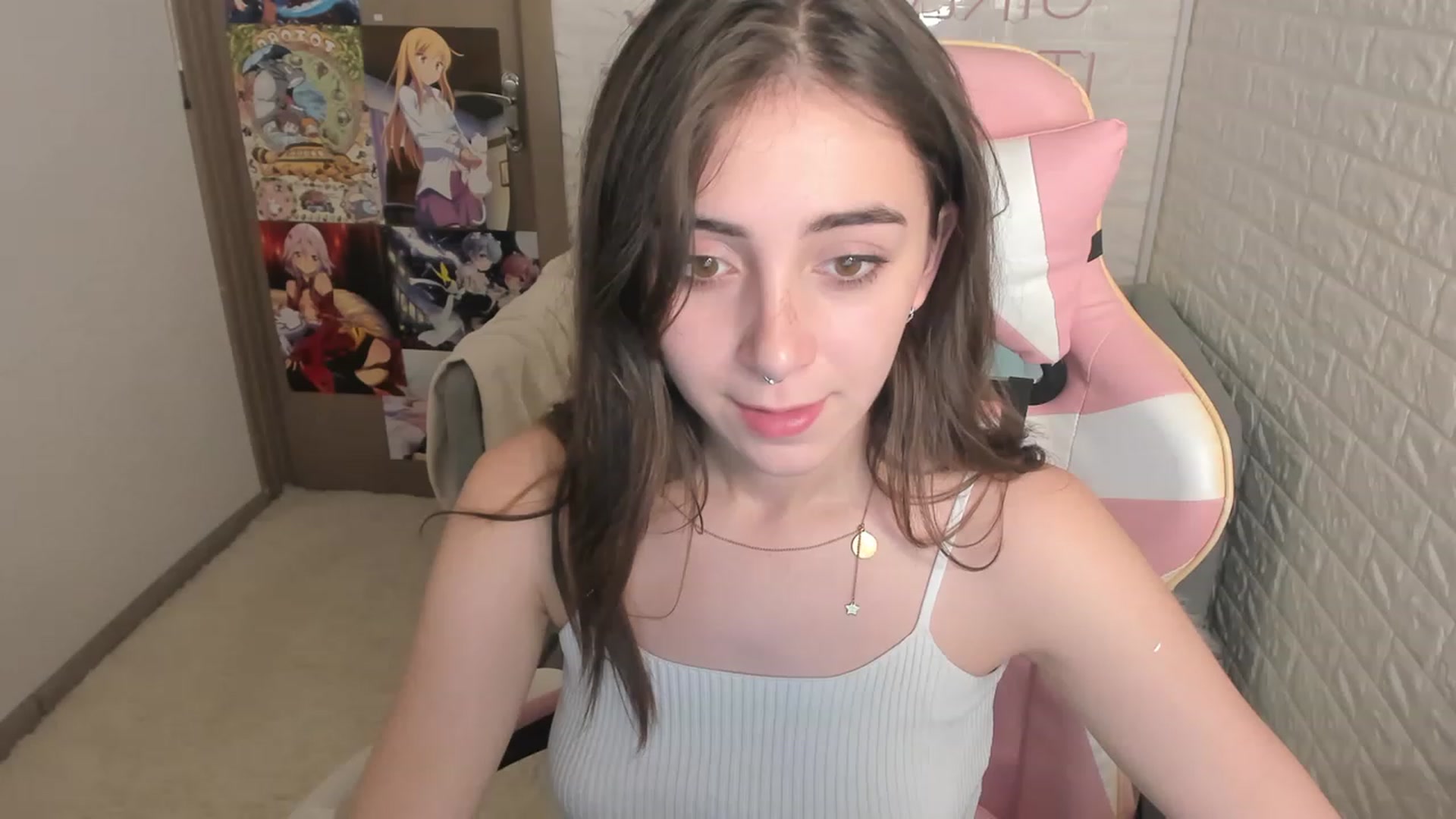 Gallery image thumbnail from ElsaYoung's myfreecams stream on, 12/15/2022, 12:42 image 7 of 20
