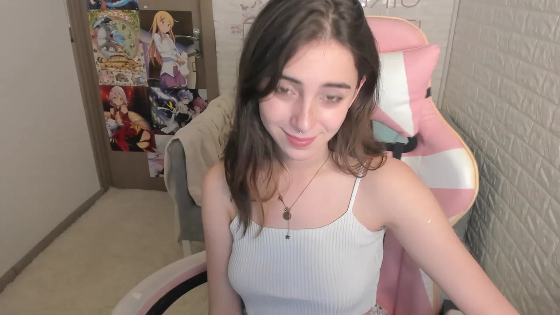Gallery image thumbnail from ElsaYoung's myfreecams stream on, 12/15/2022, 12:42 image 2 of 20