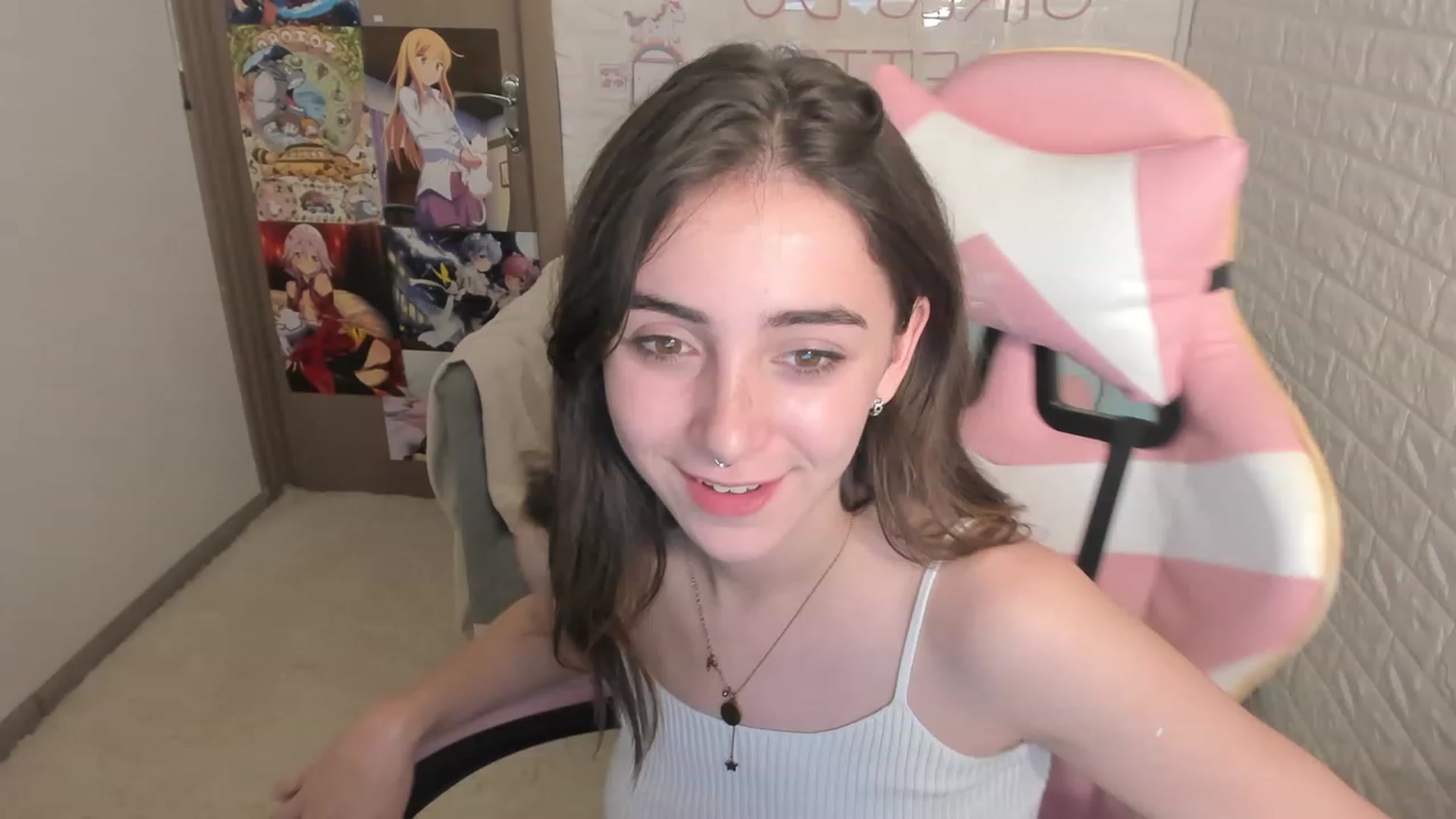 Gallery image thumbnail from ElsaYoung's myfreecams stream on, 12/15/2022, 12:42 image 1 of 20