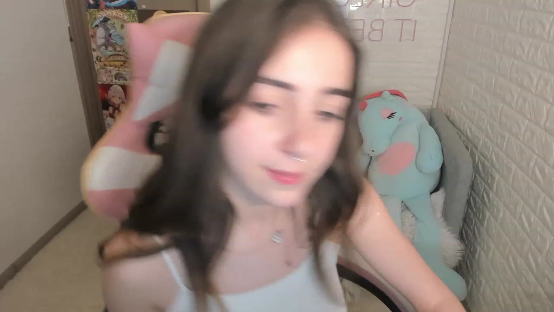 Gallery image thumbnail from ElsaYoung's myfreecams stream on, 12/15/2022, 12:42 image 19 of 20