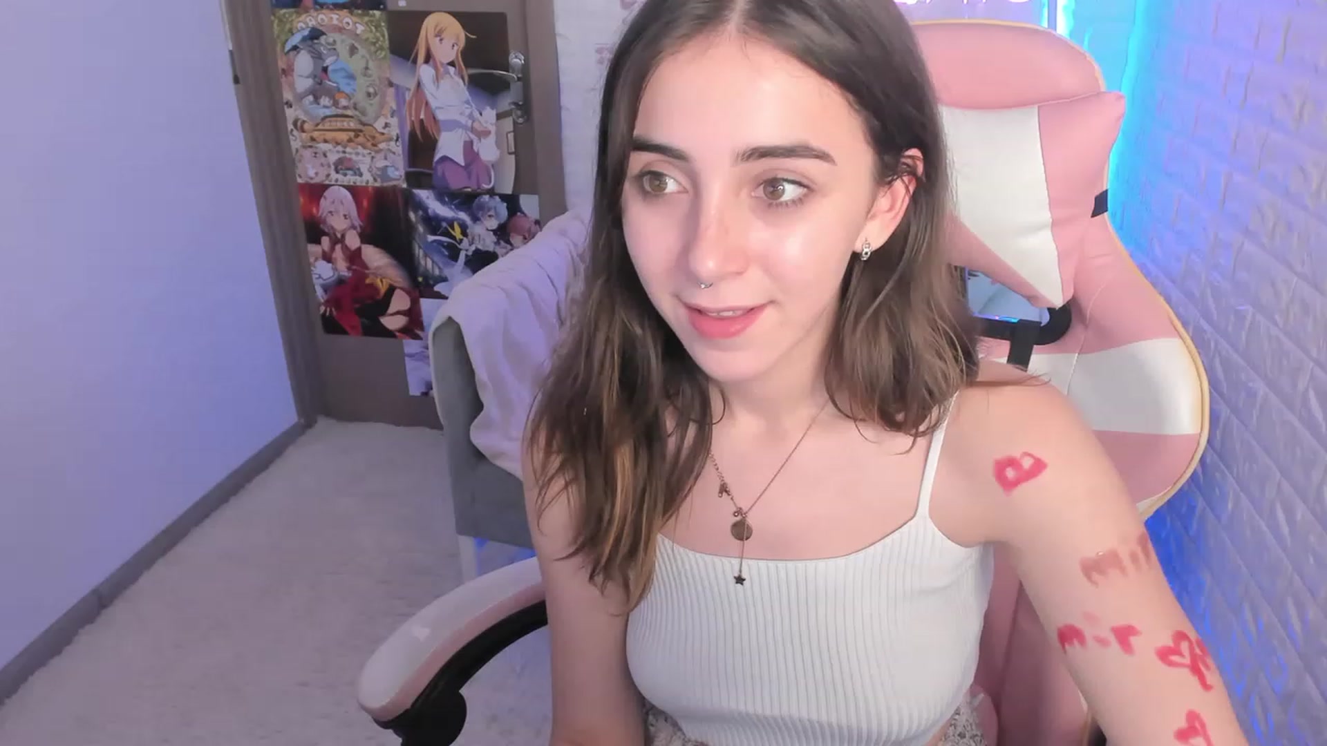 Gallery image thumbnail from ElsaYoung's myfreecams stream on, 12/15/2022, 15:10 image 20 of 20