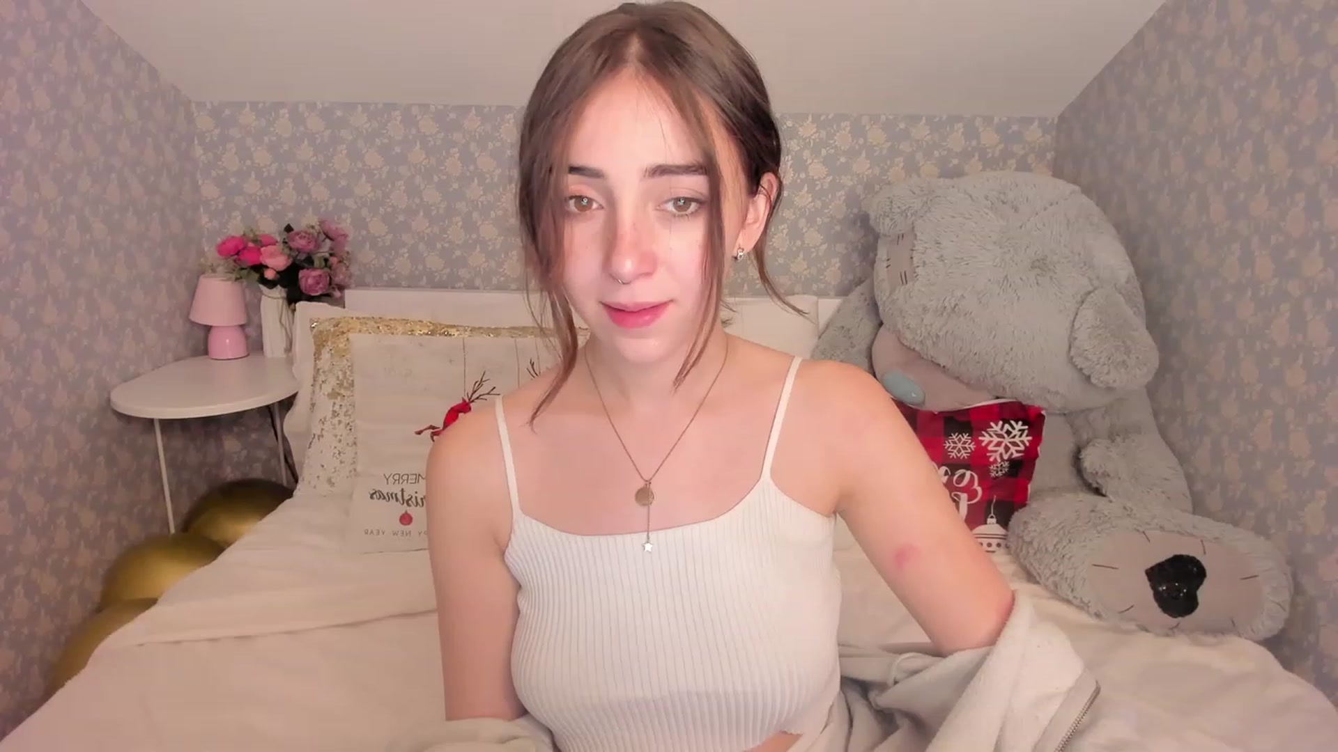 Gallery image thumbnail from ElsaYoung's myfreecams stream on, 12/16/2022, 07:40 image 18 of 20