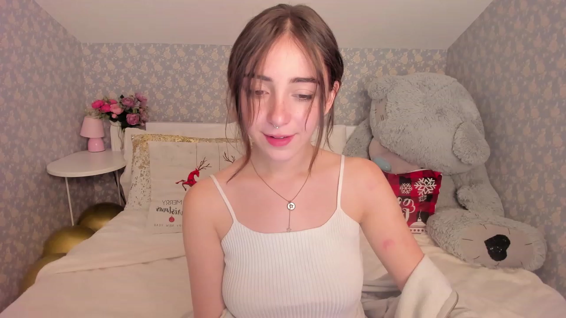 Gallery image thumbnail from ElsaYoung's myfreecams stream on, 12/16/2022, 07:40 image 13 of 20
