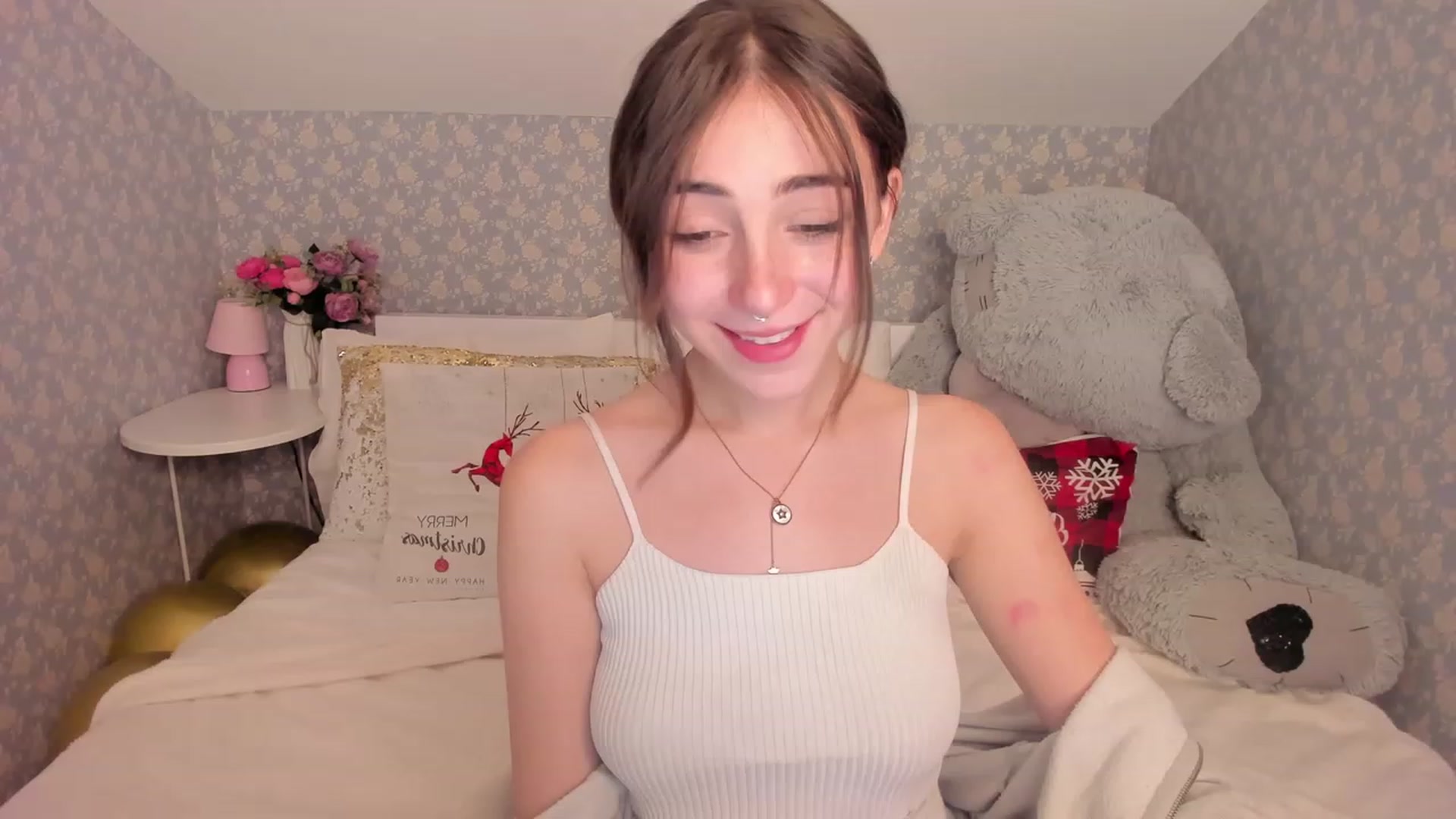 Gallery image thumbnail from ElsaYoung's myfreecams stream on, 12/16/2022, 07:40 image 8 of 20