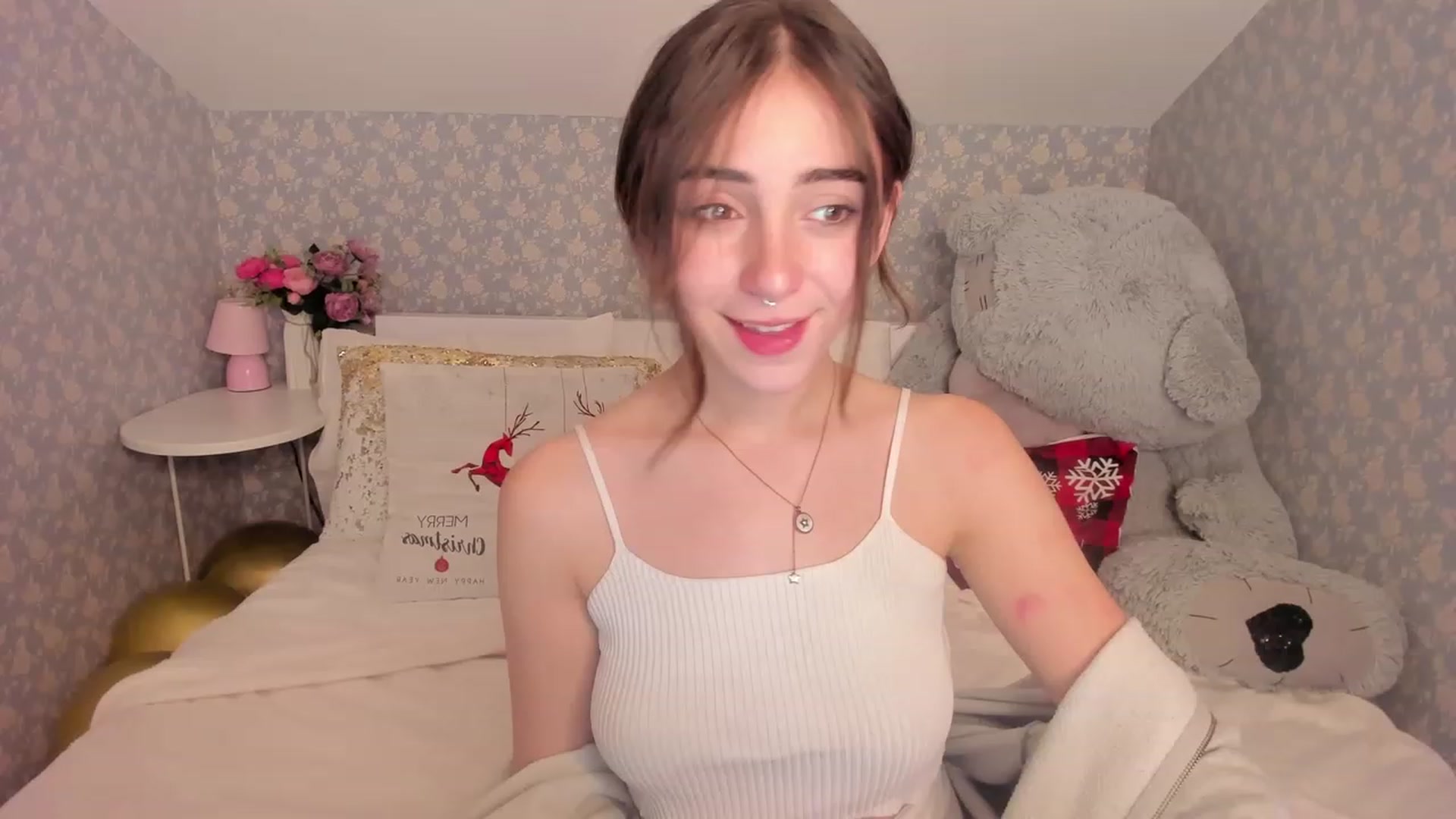 Gallery image thumbnail from ElsaYoung's myfreecams stream on, 12/16/2022, 07:40 image 5 of 20