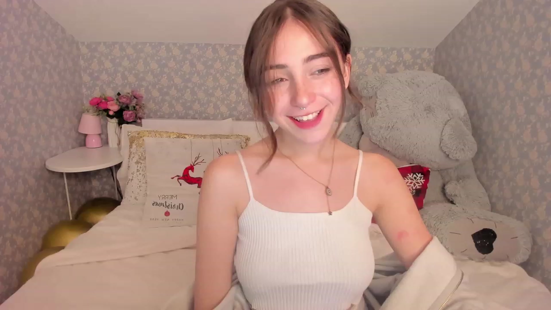 Gallery image thumbnail from ElsaYoung's myfreecams stream on, 12/16/2022, 07:40 image 2 of 20