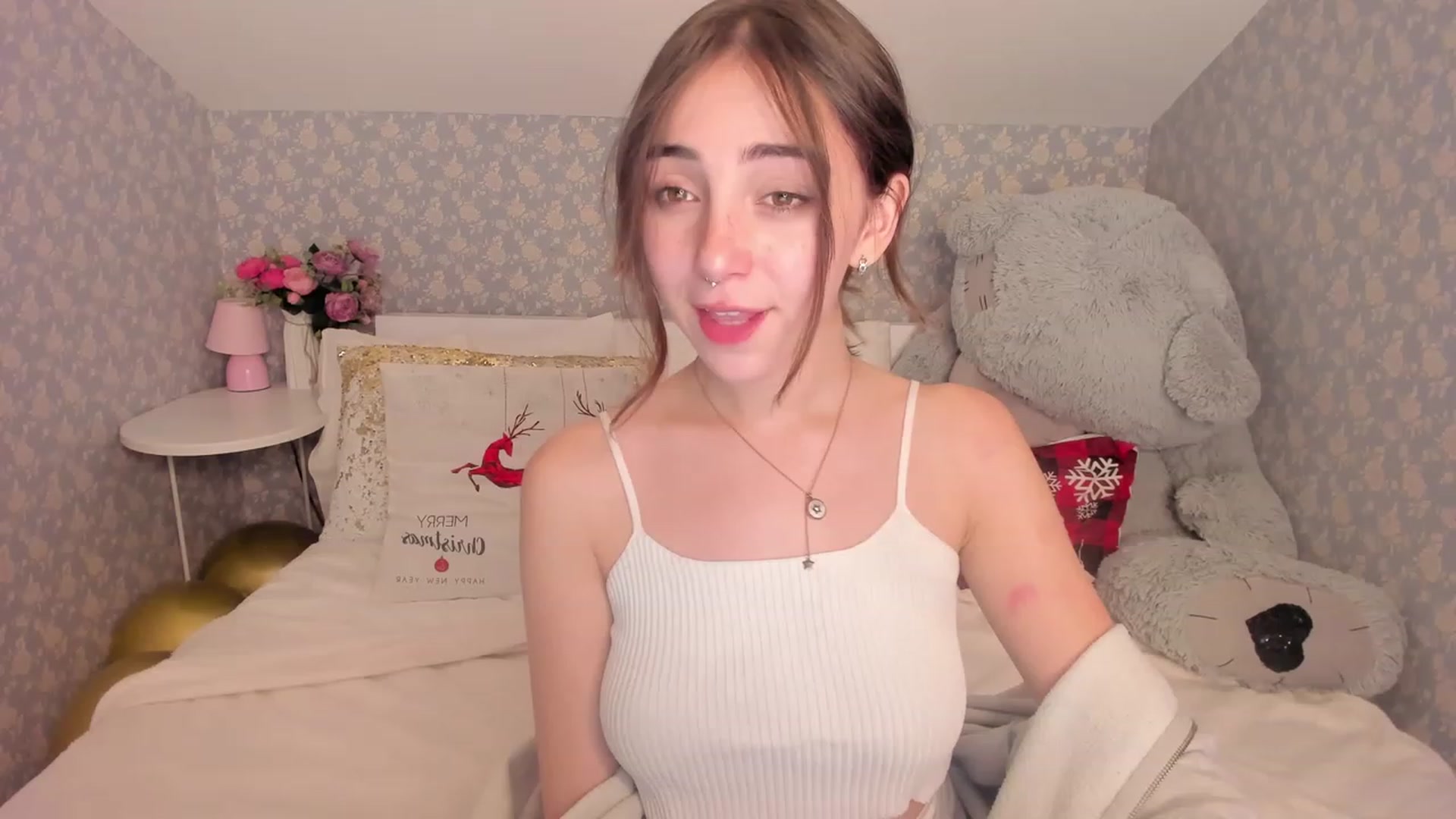 Gallery image thumbnail from ElsaYoung's myfreecams stream on, 12/16/2022, 07:40 image 4 of 20