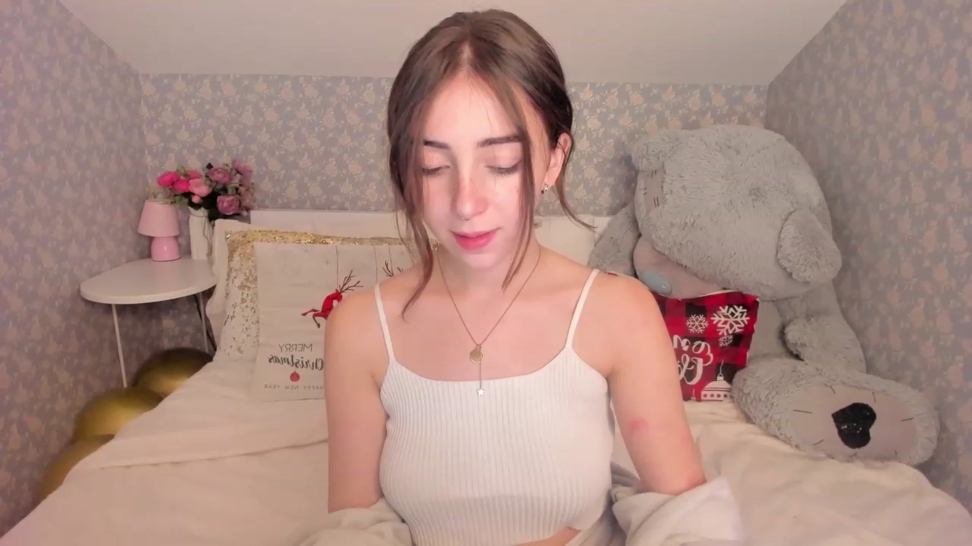 Gallery image thumbnail from ElsaYoung's myfreecams stream on, 12/16/2022, 07:40 image 19 of 20