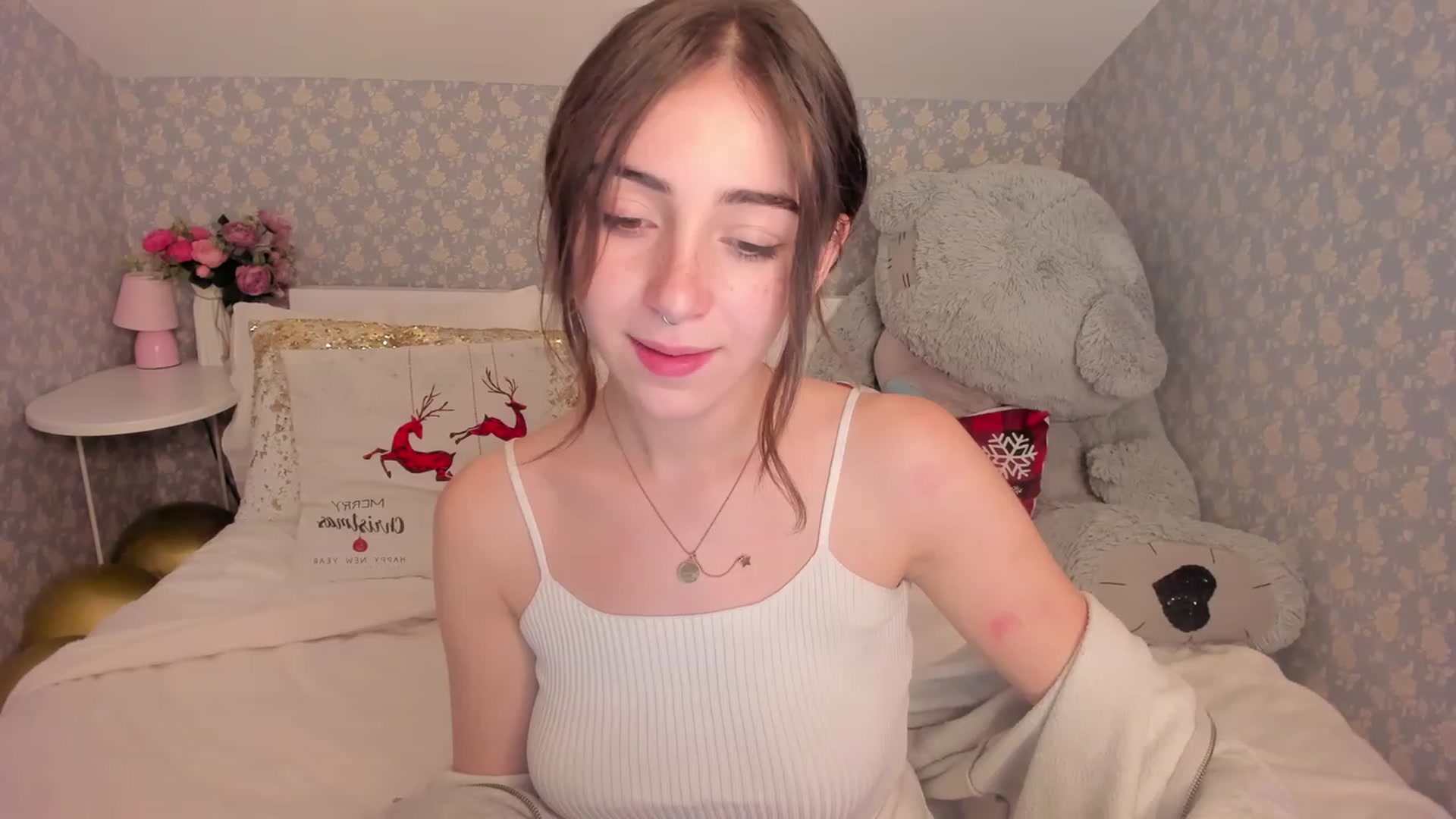 Gallery image thumbnail from ElsaYoung's myfreecams stream on, 12/16/2022, 08:17 image 10 of 20
