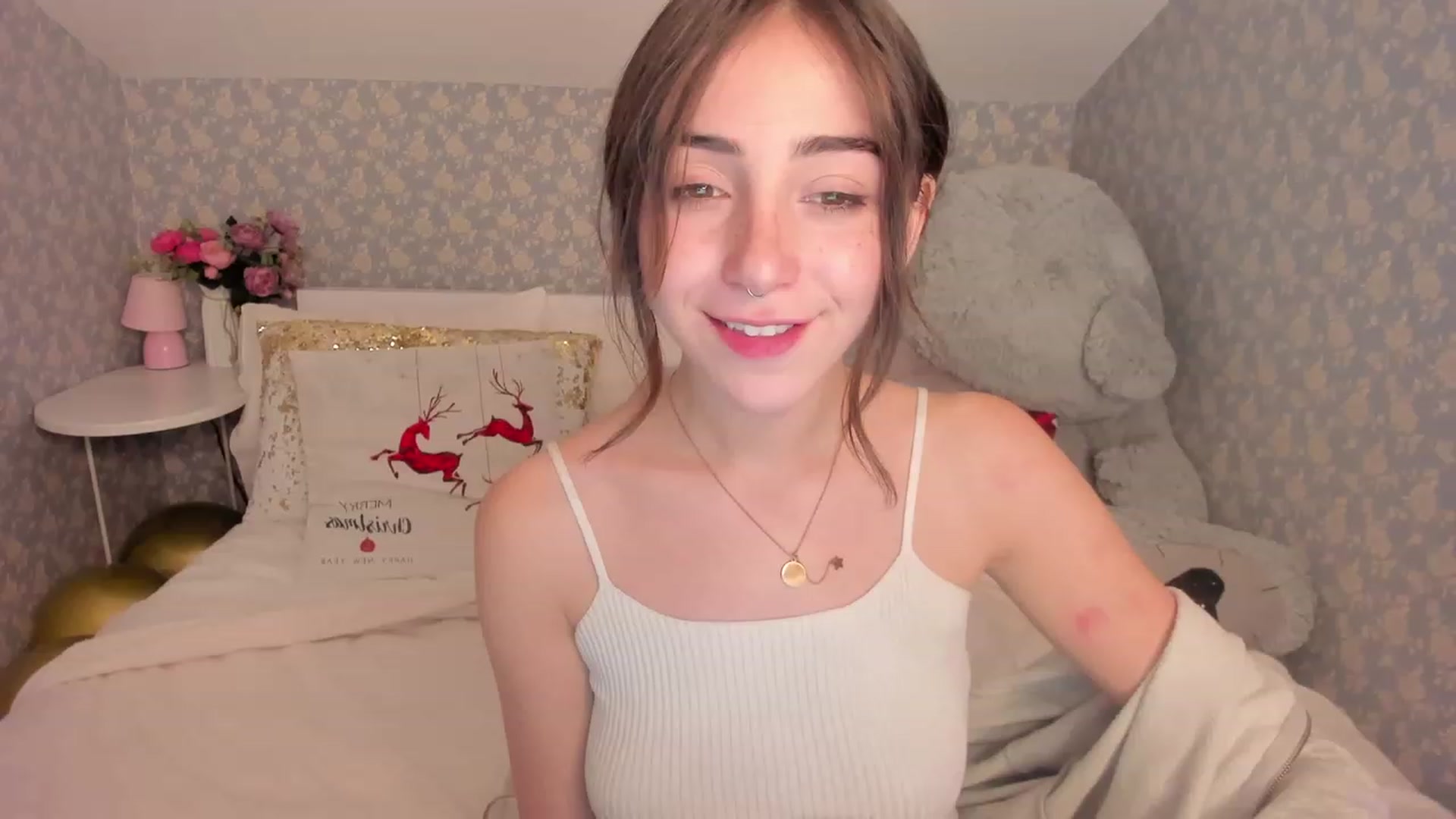 Gallery image thumbnail from ElsaYoung's myfreecams stream on, 12/16/2022, 08:17 image 6 of 20