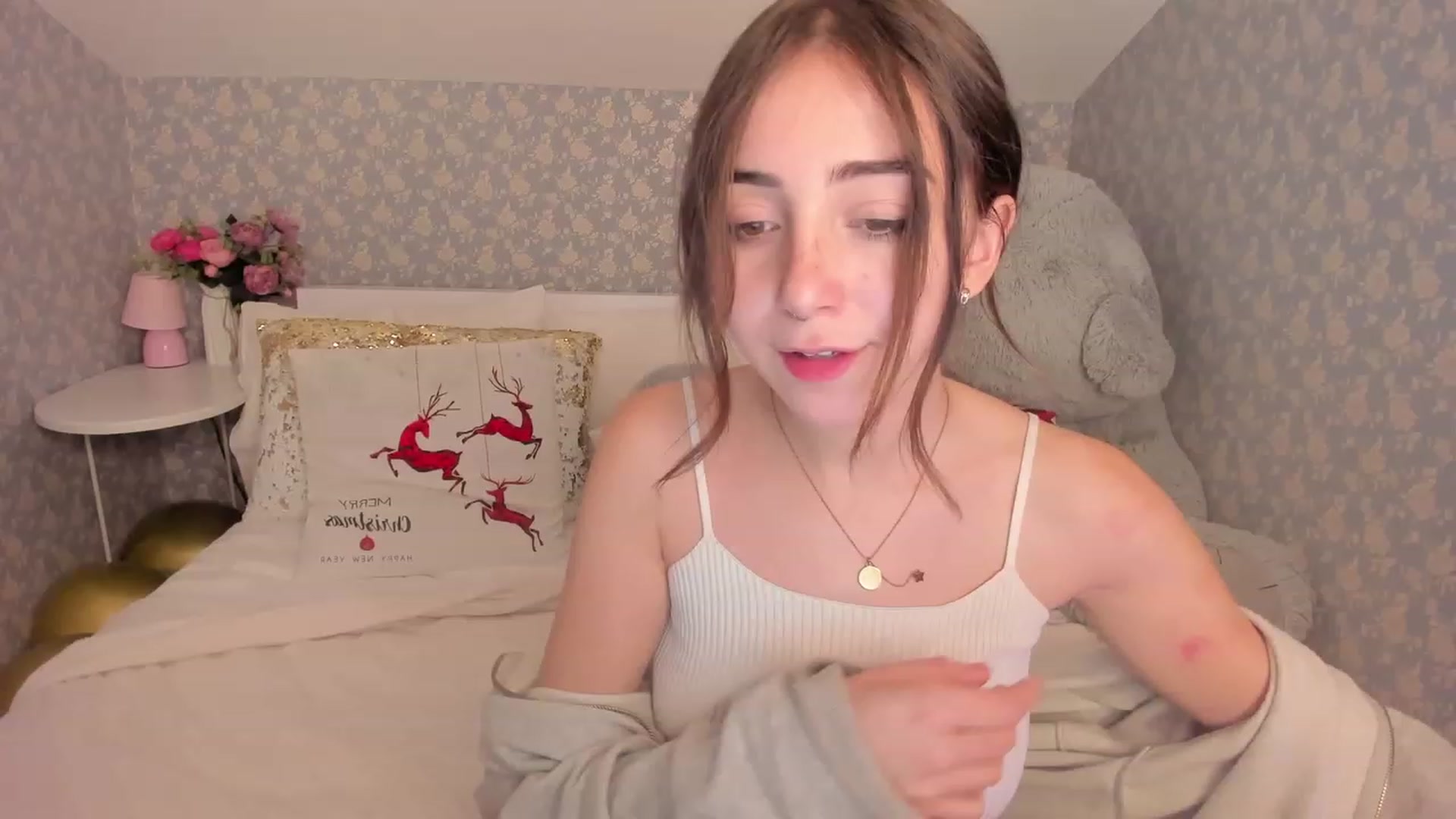 Gallery image thumbnail from ElsaYoung's myfreecams stream on, 12/16/2022, 08:17 image 4 of 20