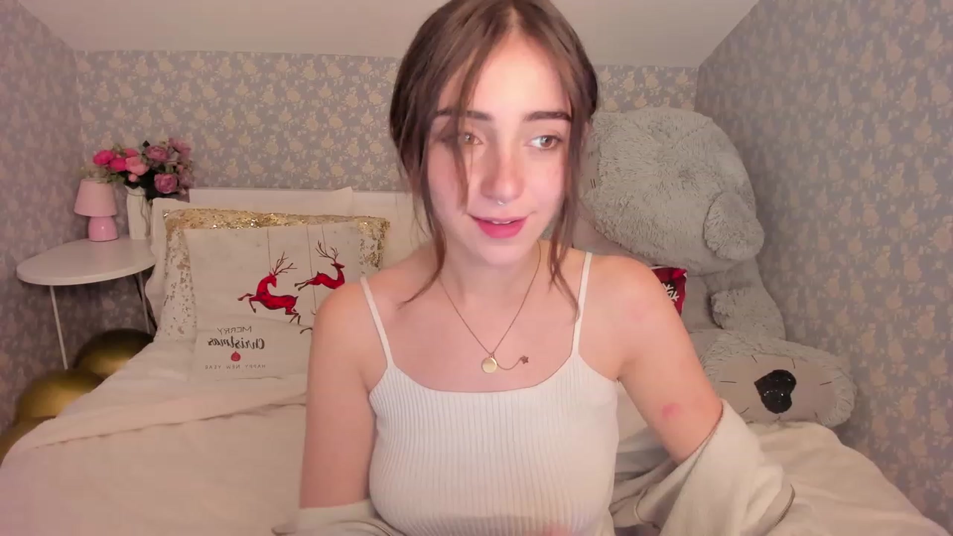 Gallery image thumbnail from ElsaYoung's myfreecams stream on, 12/16/2022, 08:17 image 8 of 20