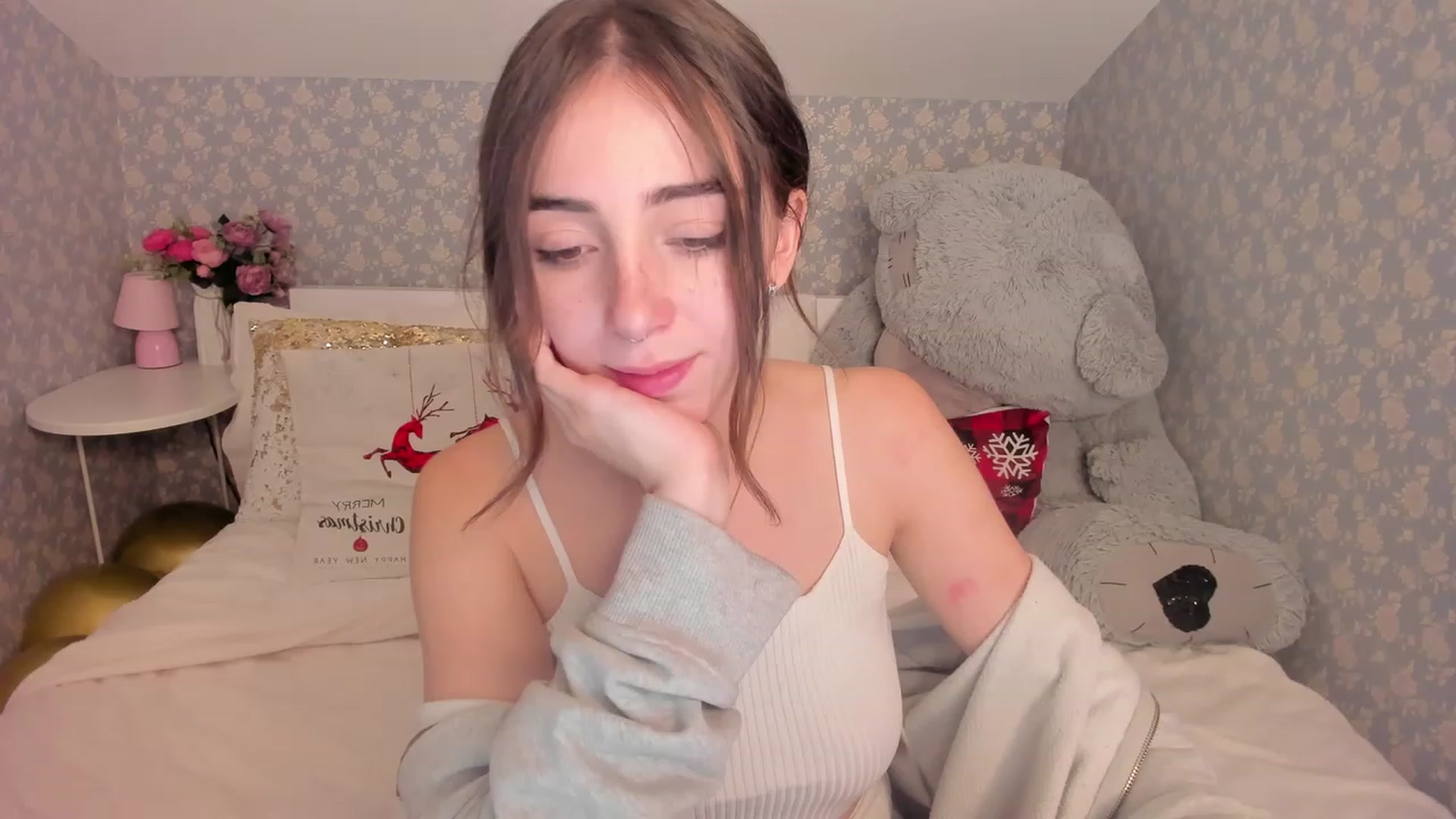Gallery image thumbnail from ElsaYoung's myfreecams stream on, 12/16/2022, 08:17 image 15 of 20