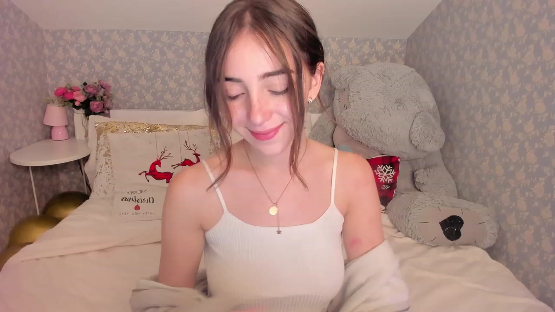 Gallery image thumbnail from ElsaYoung's myfreecams stream on, 12/16/2022, 08:17 image 12 of 20
