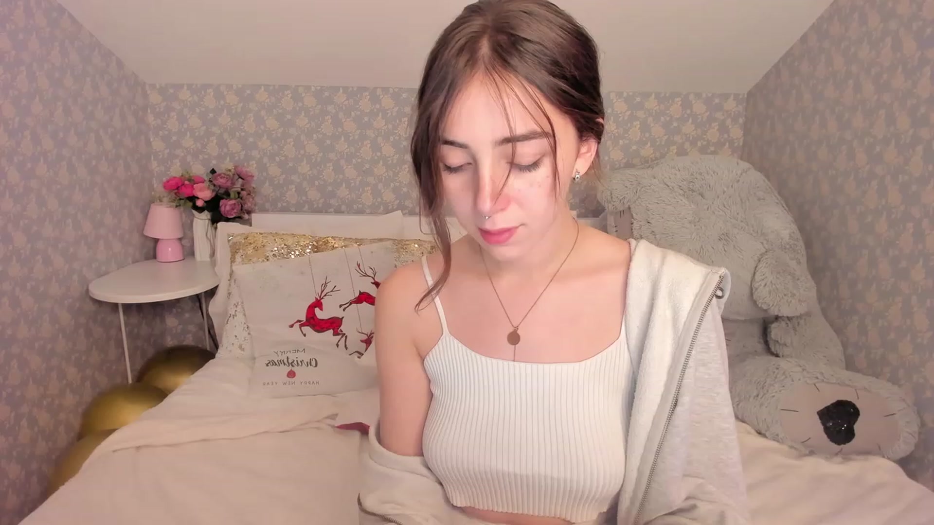 Gallery image thumbnail from ElsaYoung's myfreecams stream on, 12/16/2022, 09:15 image 11 of 20