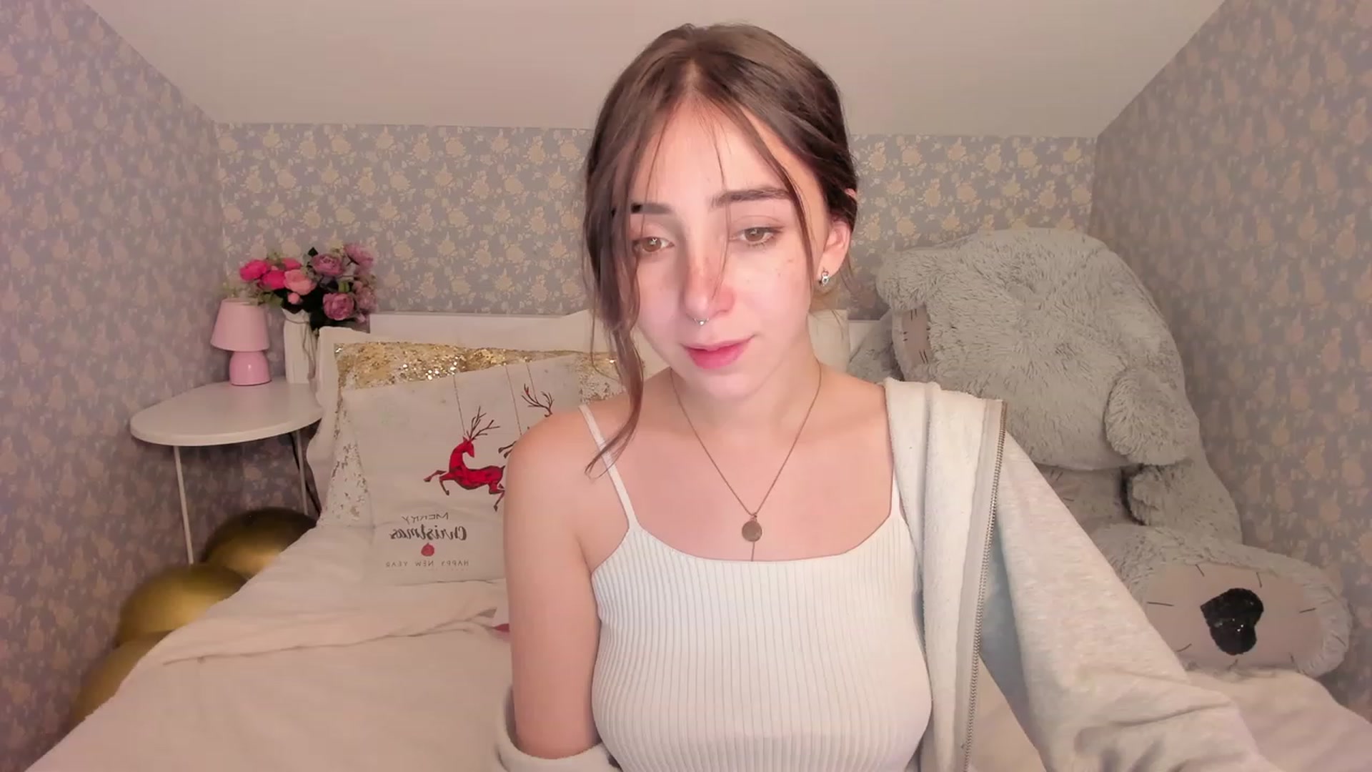 Gallery image thumbnail from ElsaYoung's myfreecams stream on, 12/16/2022, 09:15 image 13 of 20