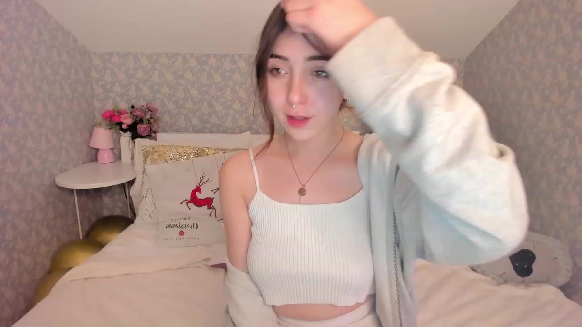 Gallery image thumbnail from ElsaYoung's myfreecams stream on, 12/16/2022, 09:15 image 10 of 20