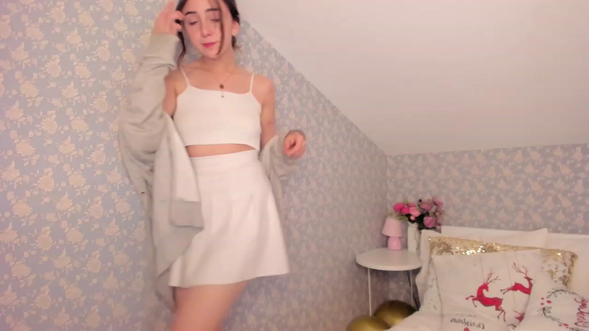 Gallery image thumbnail from ElsaYoung's myfreecams stream on, 12/16/2022, 09:15 image 5 of 20