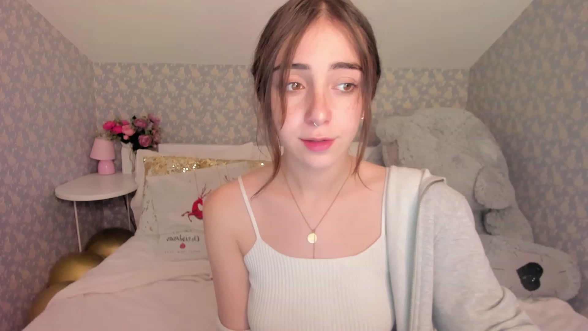 Gallery image thumbnail from ElsaYoung's myfreecams stream on, 12/16/2022, 09:15 image 6 of 20