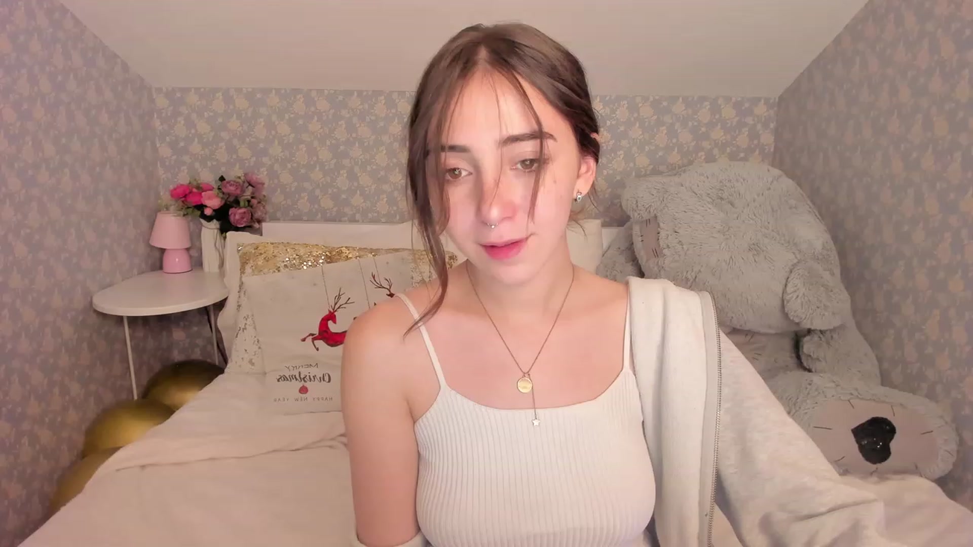 Gallery image thumbnail from ElsaYoung's myfreecams stream on, 12/16/2022, 09:15 image 18 of 20