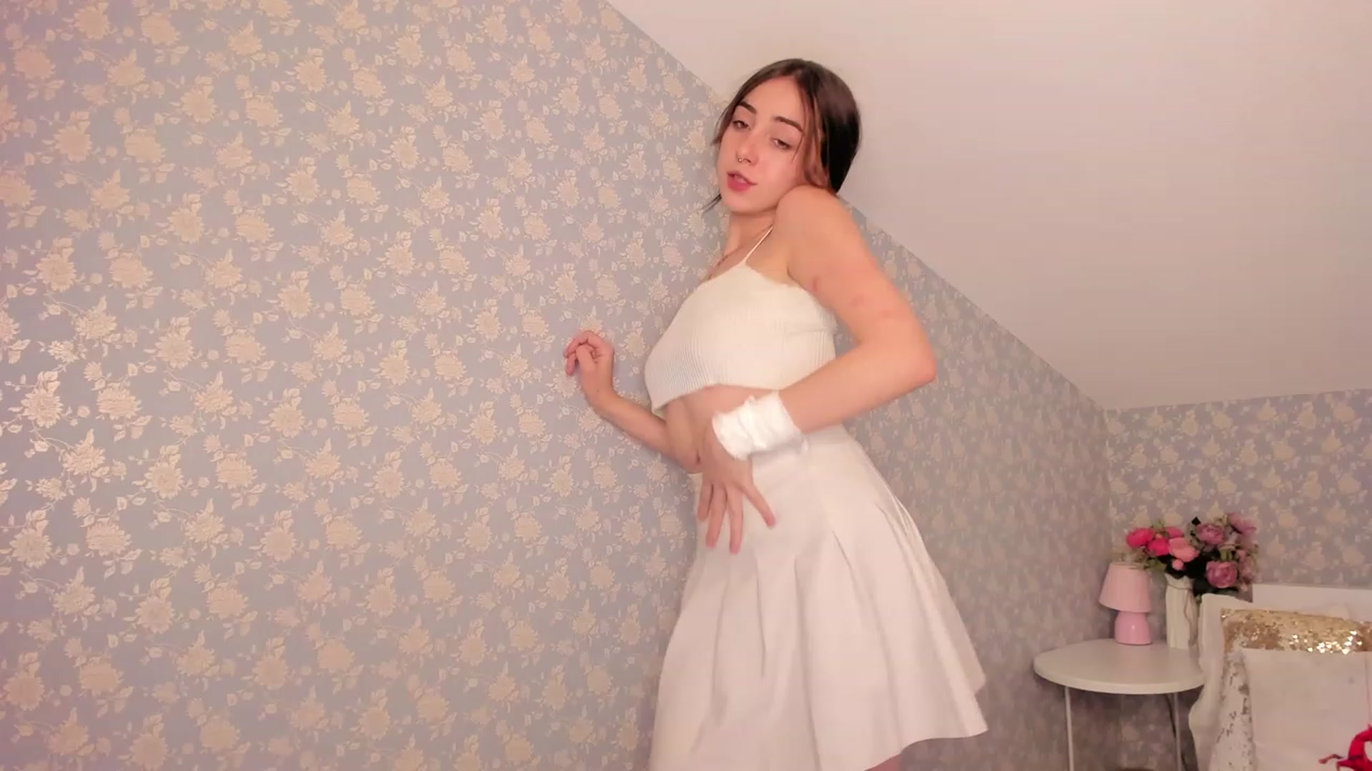 Gallery image thumbnail from ElsaYoung's myfreecams stream on, 12/16/2022, 11:02 image 2 of 20