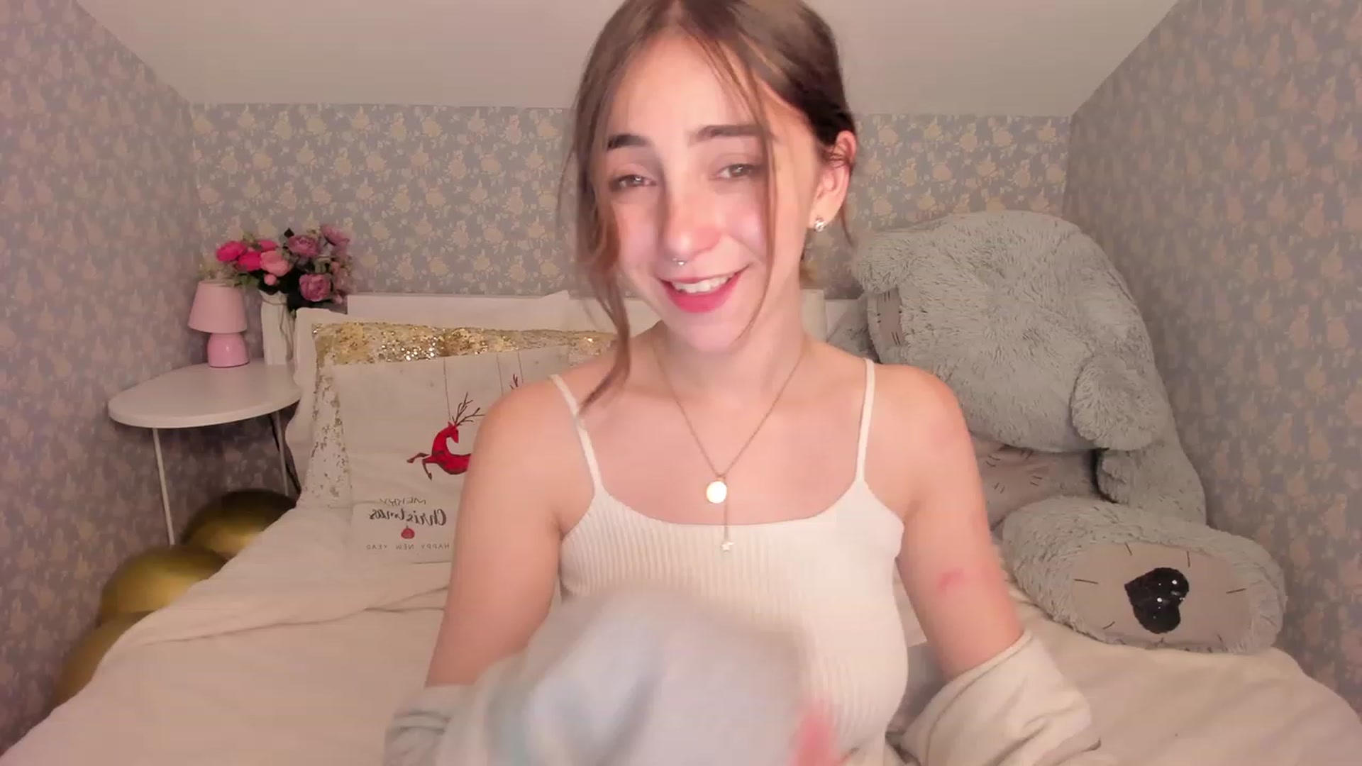Gallery image thumbnail from ElsaYoung's myfreecams stream on, 12/16/2022, 11:02 image 9 of 20