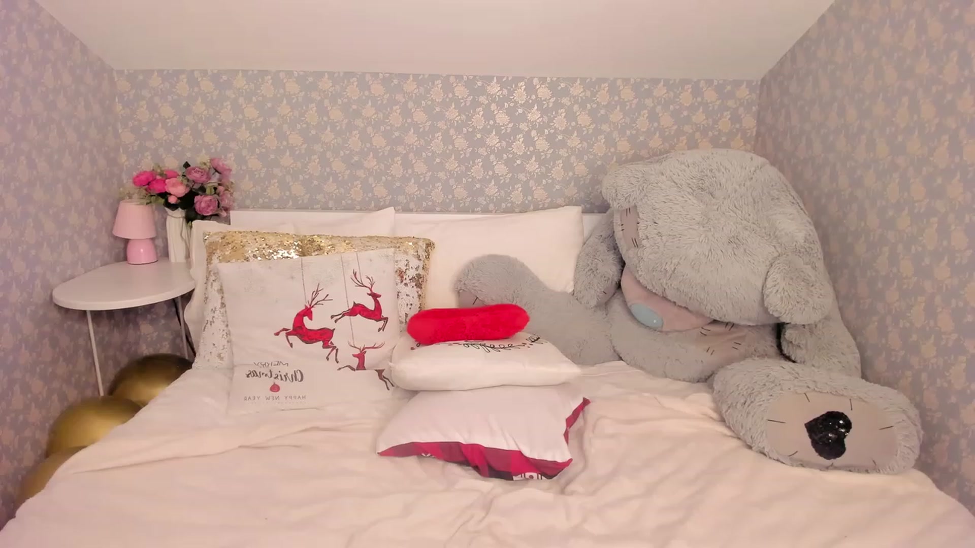 Gallery image thumbnail from ElsaYoung's myfreecams stream on, 12/16/2022, 11:02 image 17 of 20