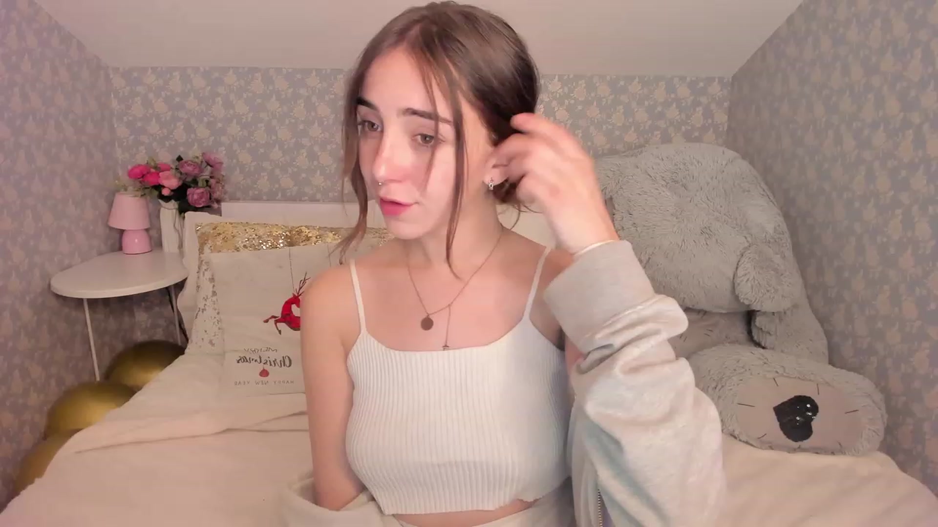 Gallery image thumbnail from ElsaYoung's myfreecams stream on, 12/16/2022, 11:02 image 18 of 20