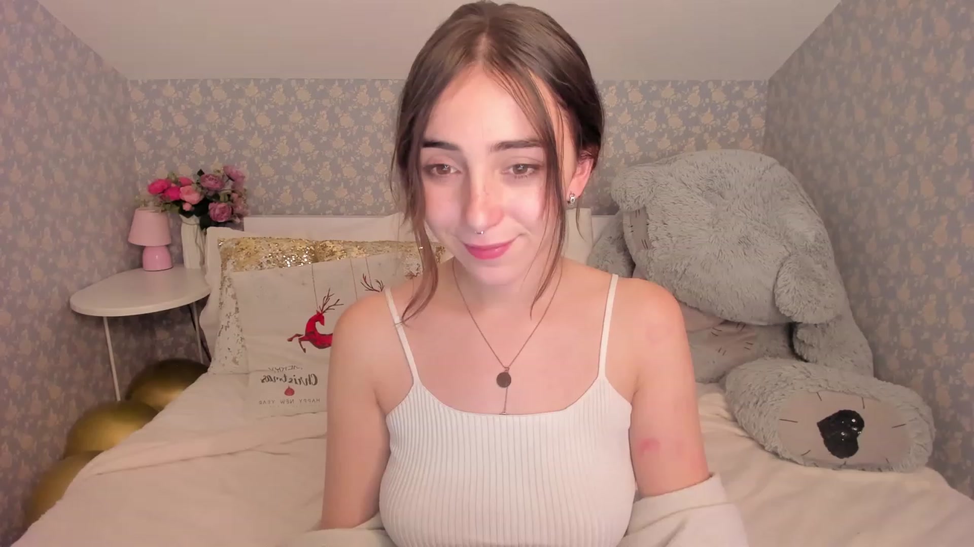 Gallery image thumbnail from ElsaYoung's myfreecams stream on, 12/16/2022, 11:30 image 14 of 20