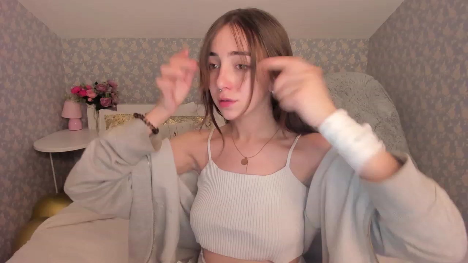 Gallery image thumbnail from ElsaYoung's myfreecams stream on, 12/16/2022, 11:30 image 1 of 20