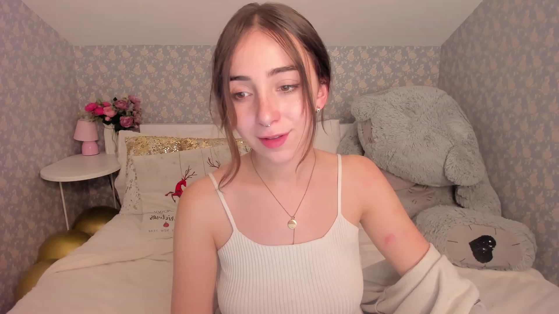 Gallery image thumbnail from ElsaYoung's myfreecams stream on, 12/16/2022, 11:30 image 13 of 20