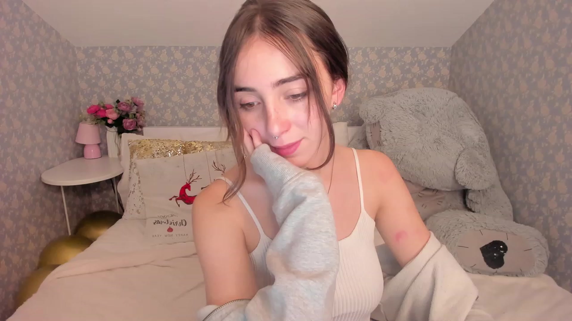 Gallery image thumbnail from ElsaYoung's myfreecams stream on, 12/16/2022, 11:30 image 6 of 20