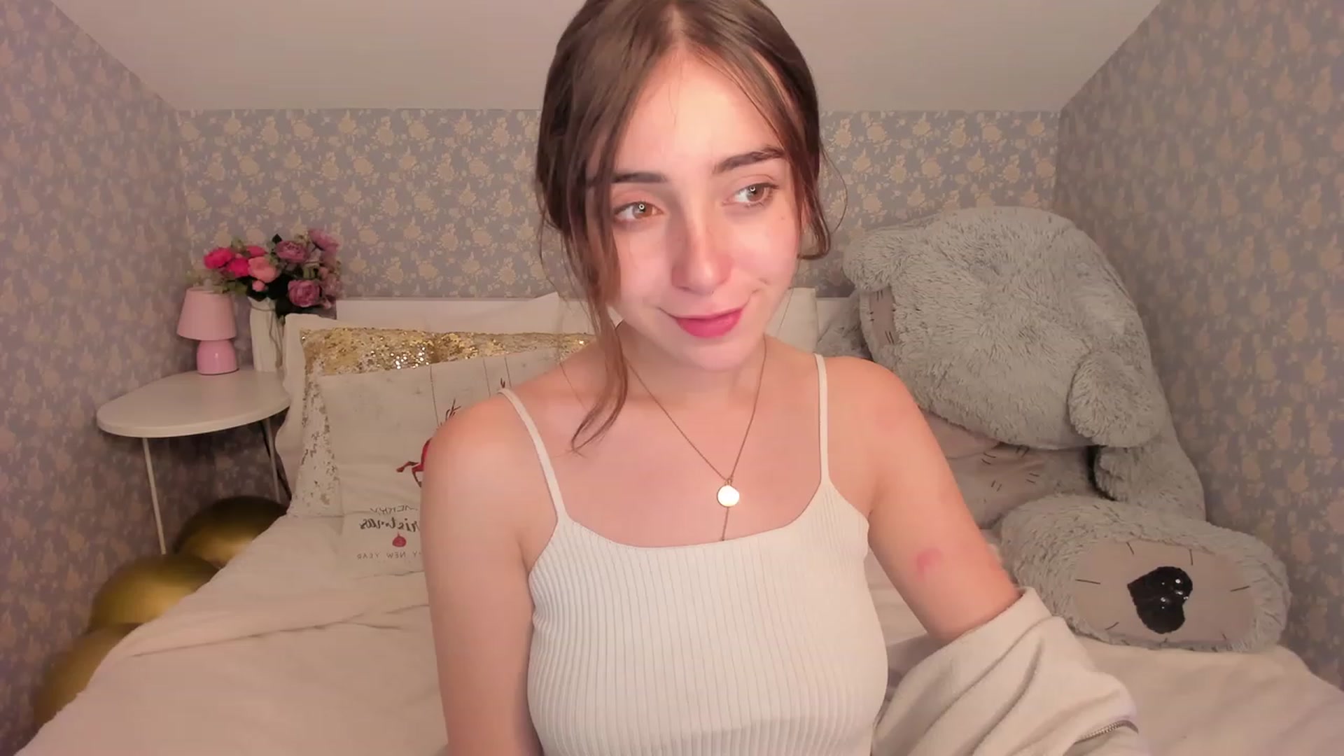 Gallery image thumbnail from ElsaYoung's myfreecams stream on, 12/16/2022, 11:30 image 7 of 20