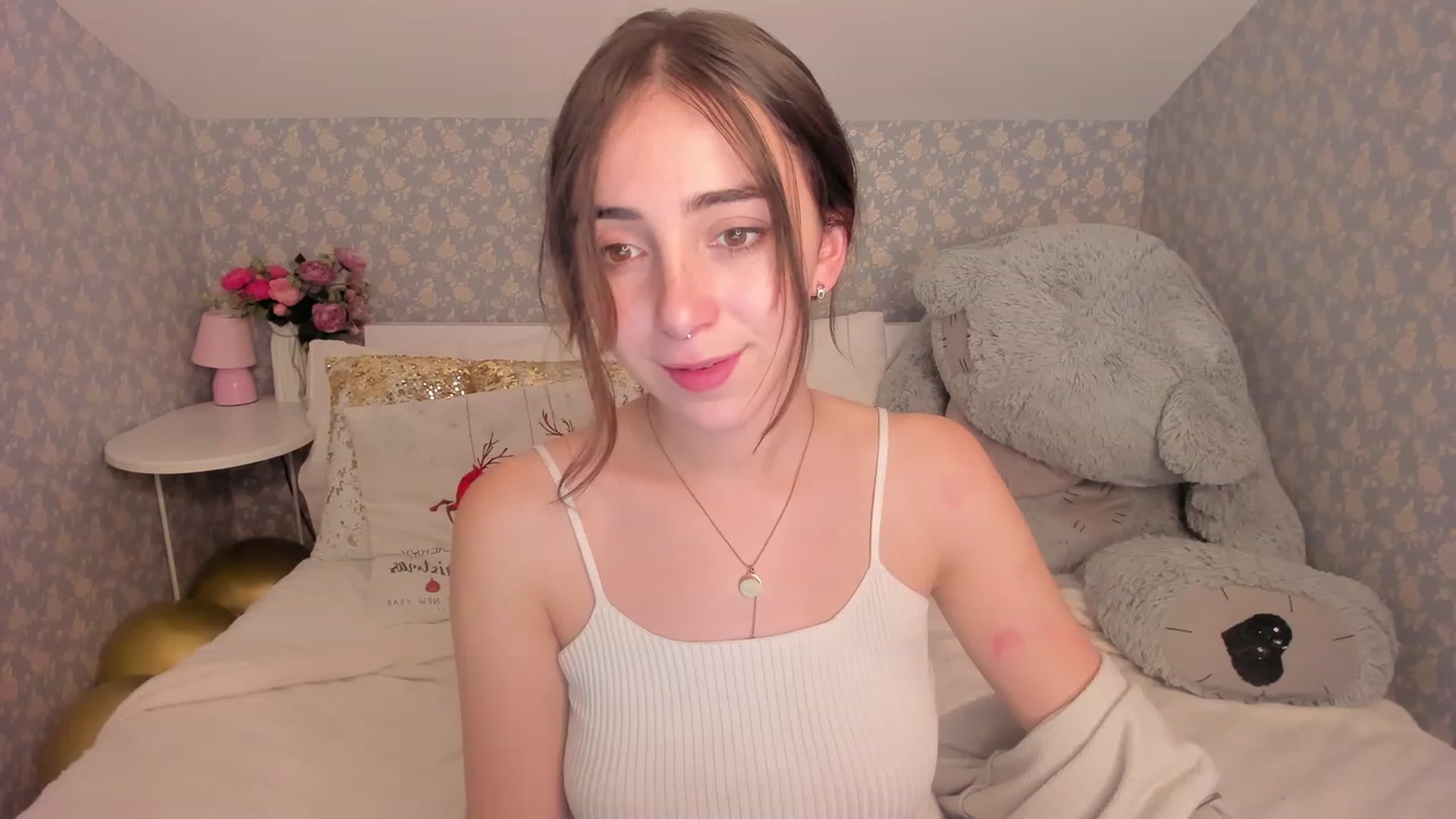 Gallery image thumbnail from ElsaYoung's myfreecams stream on, 12/16/2022, 11:30 image 11 of 20