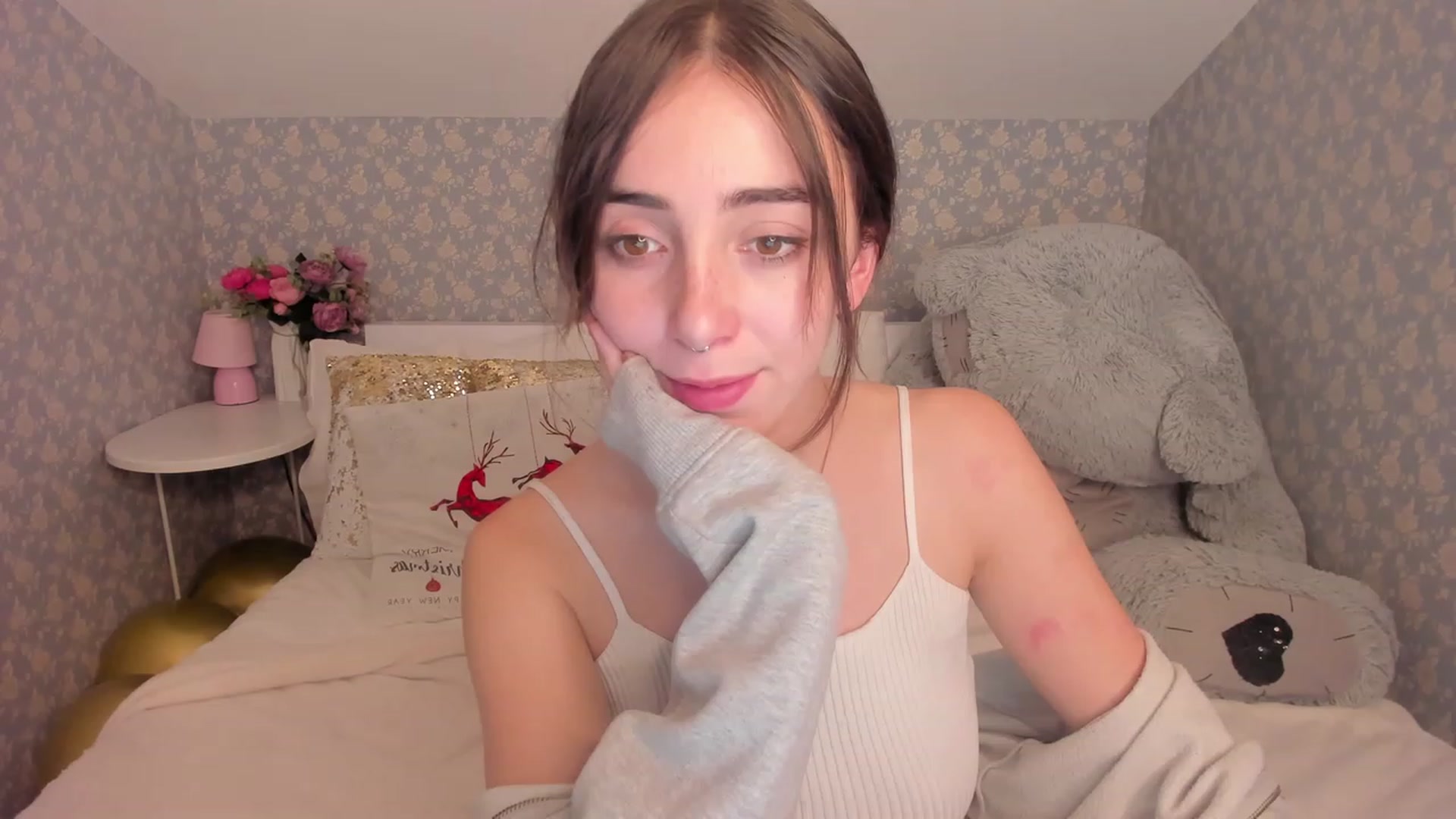Gallery image thumbnail from ElsaYoung's myfreecams stream on, 12/16/2022, 11:30 image 20 of 20