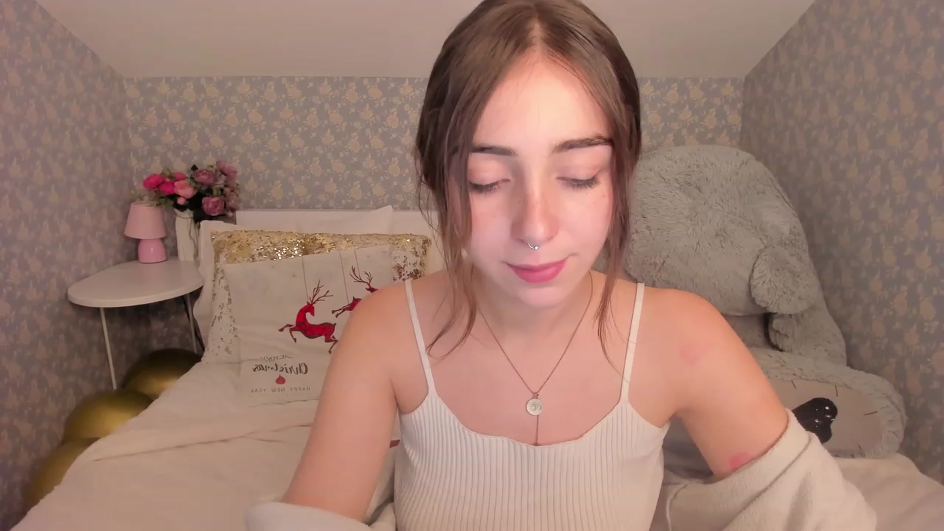 Gallery image thumbnail from ElsaYoung's myfreecams stream on, 12/16/2022, 11:30 image 2 of 20