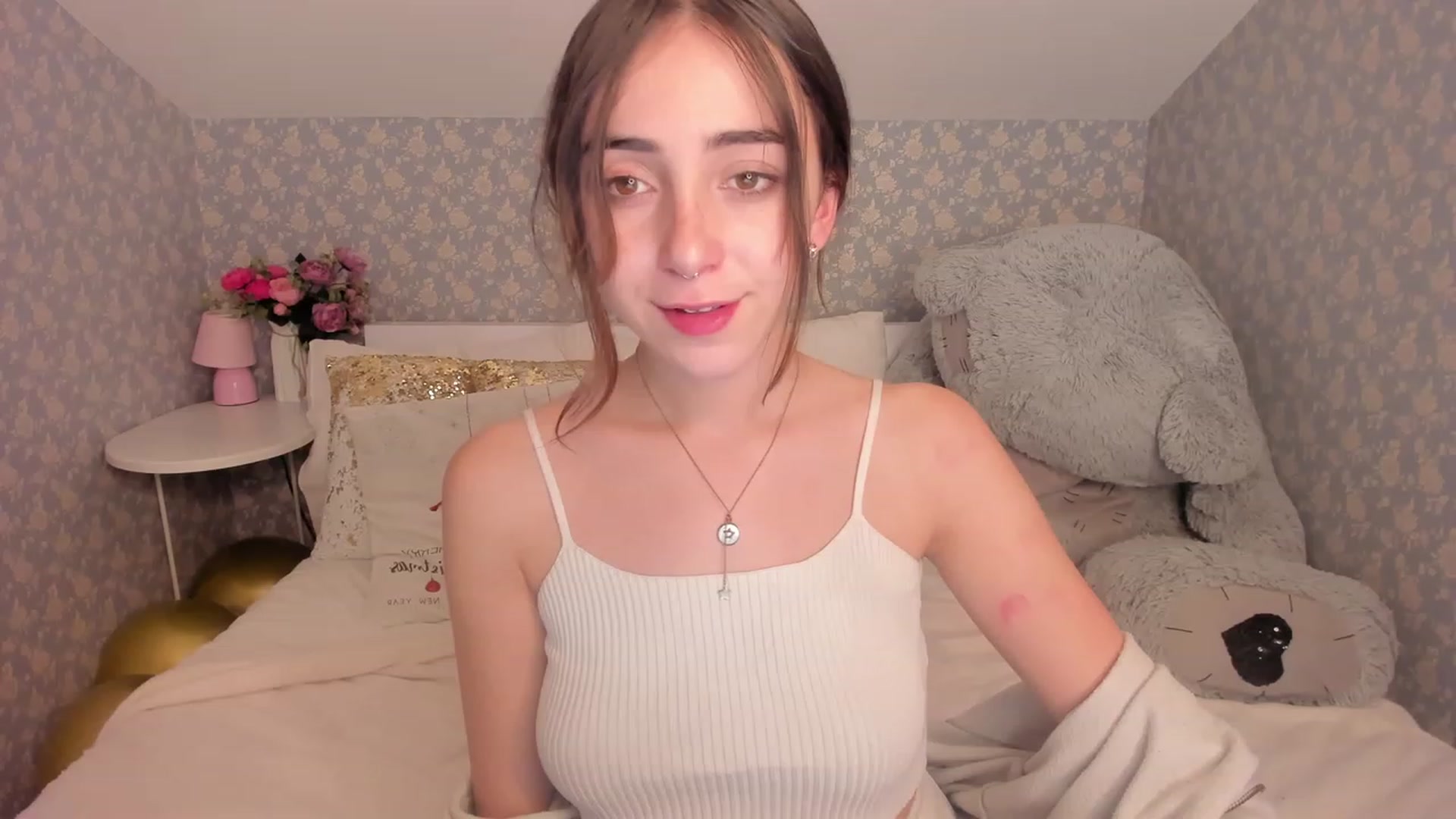 Gallery image thumbnail from ElsaYoung's myfreecams stream on, 12/16/2022, 11:30 image 16 of 20