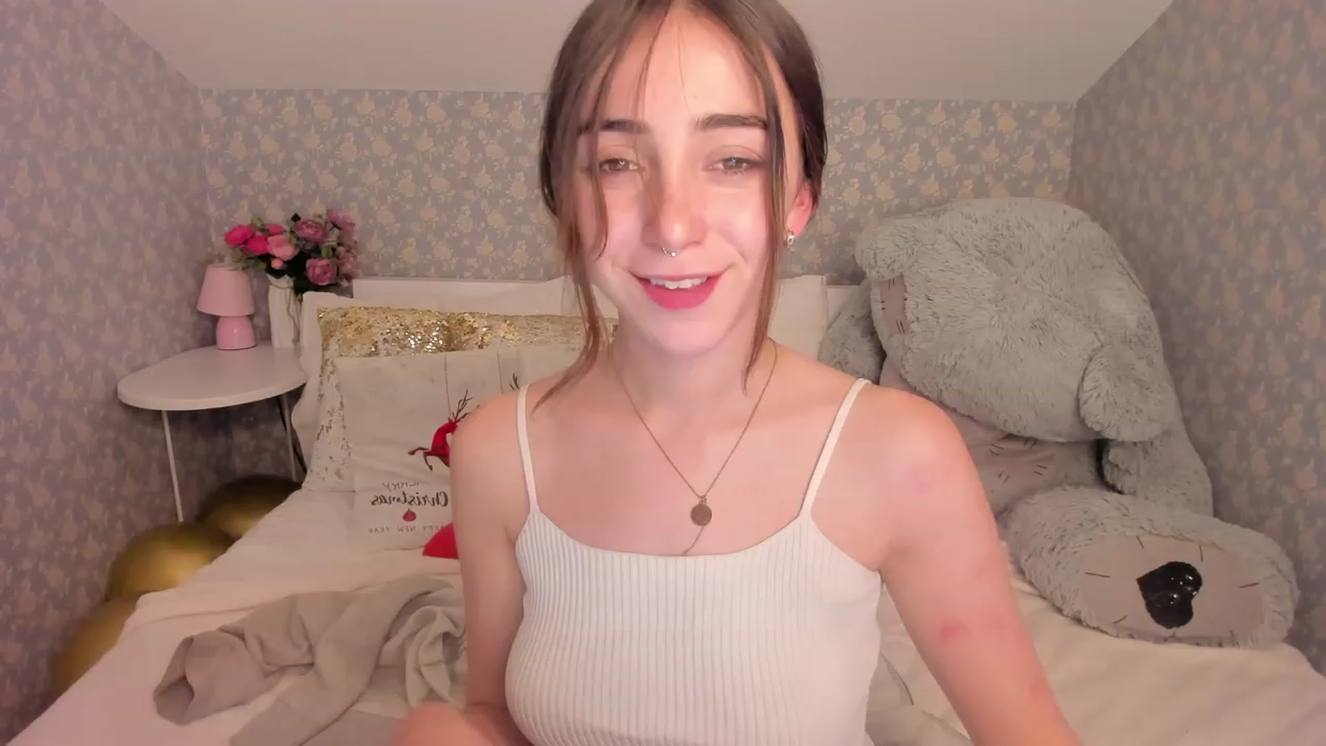 Gallery image thumbnail from ElsaYoung's myfreecams stream on, 12/16/2022, 12:52 image 1 of 20
