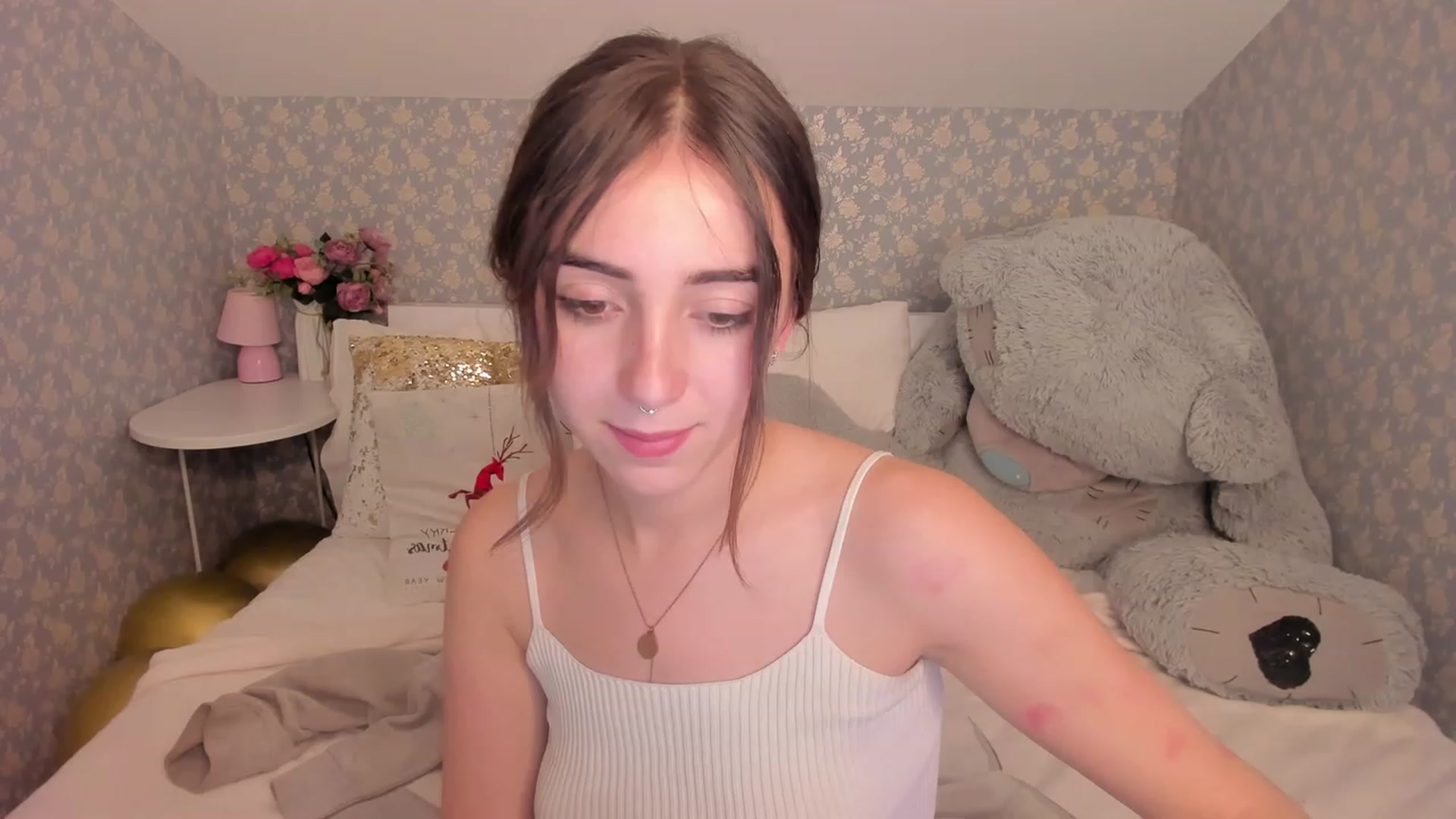 Gallery image thumbnail from ElsaYoung's myfreecams stream on, 12/16/2022, 12:52 image 17 of 20